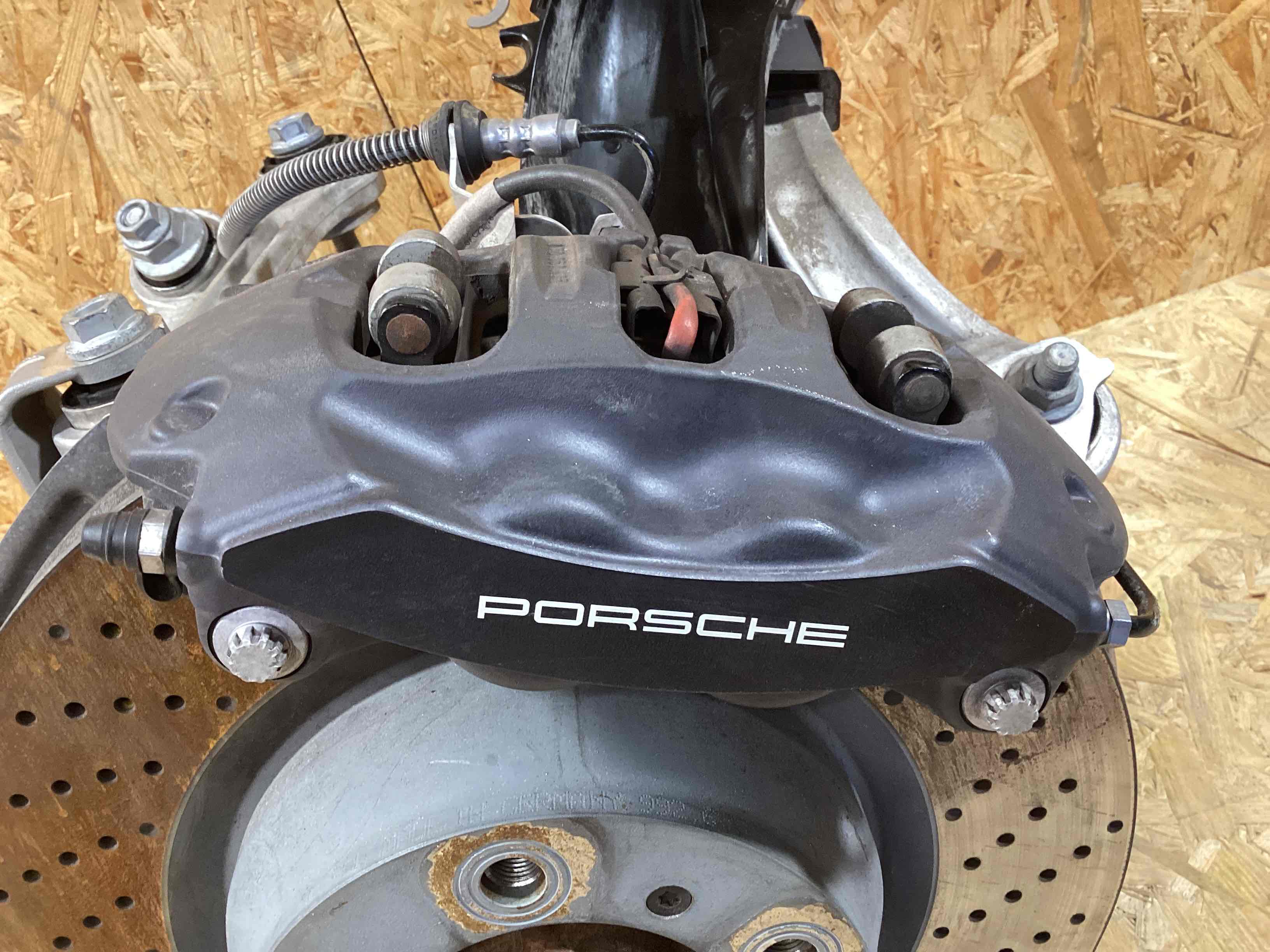 Кулак задний правый Porsche 911 080626-108