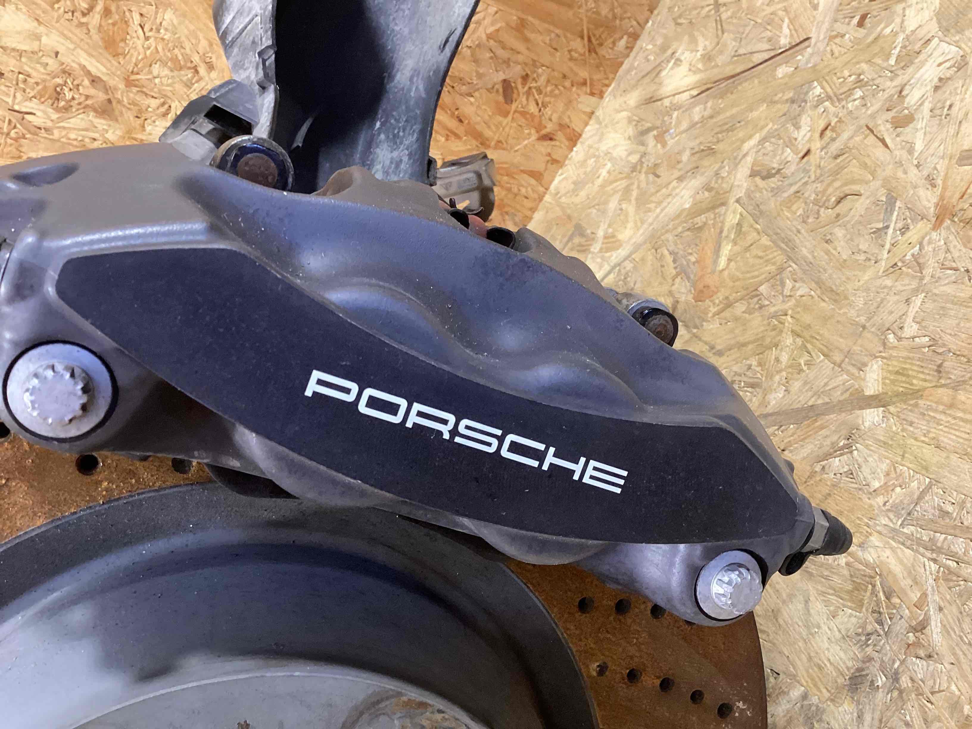 Кулак задний левый Porsche 911 080626-109