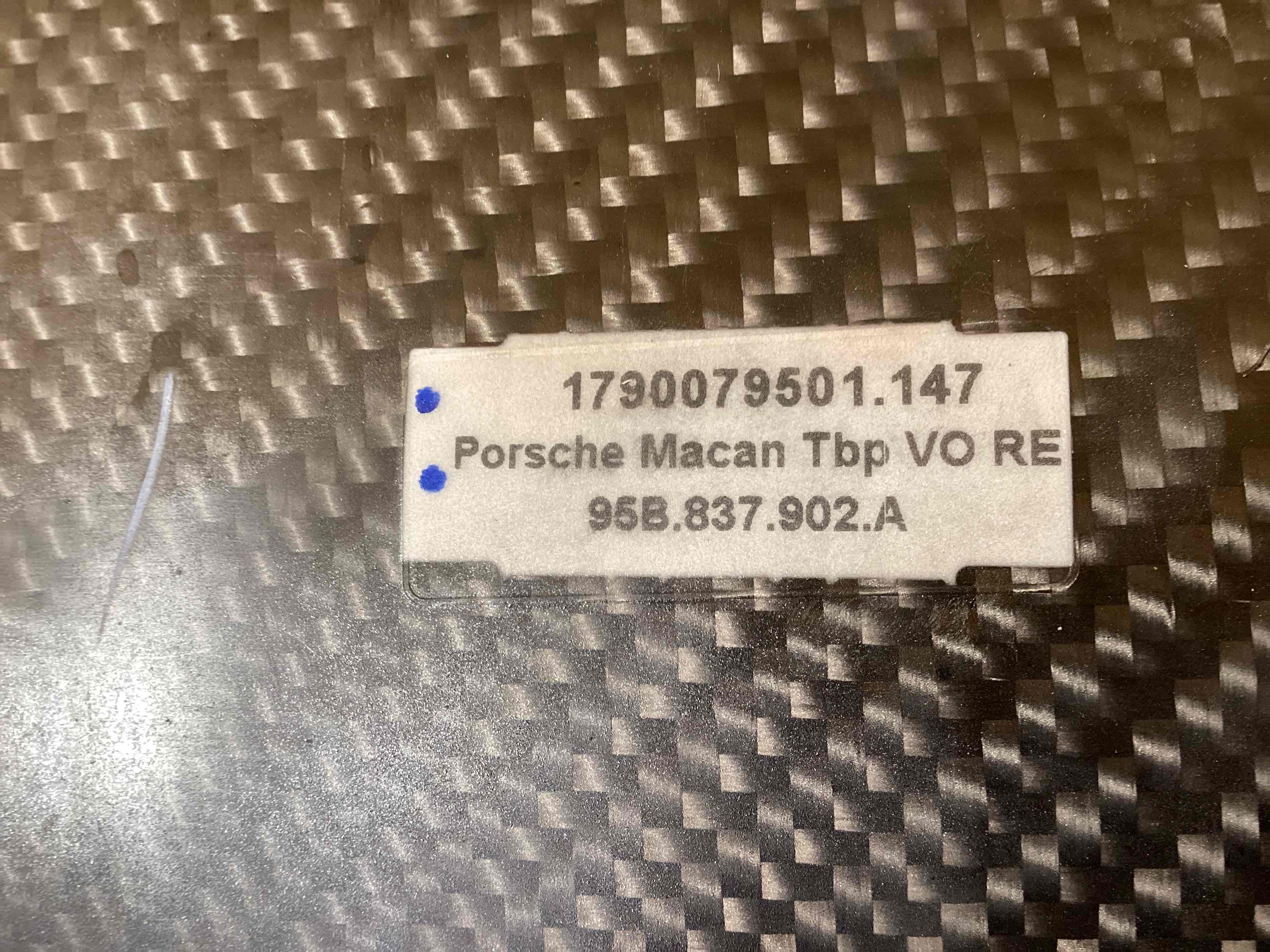 Молдинг двери задней левой Porsche Macan 081025-101