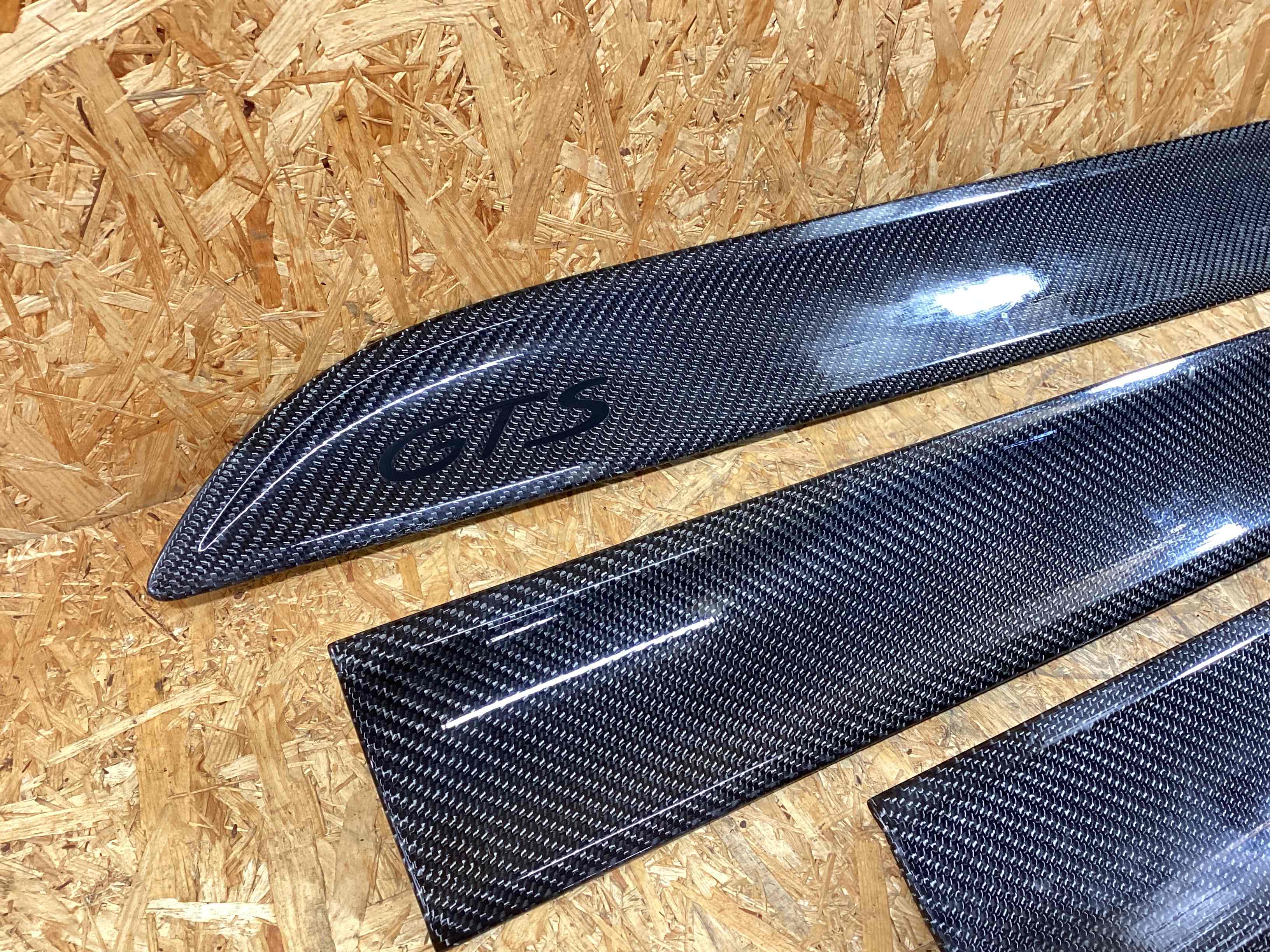 Молдинг двери задней левой Porsche Macan 081025-101