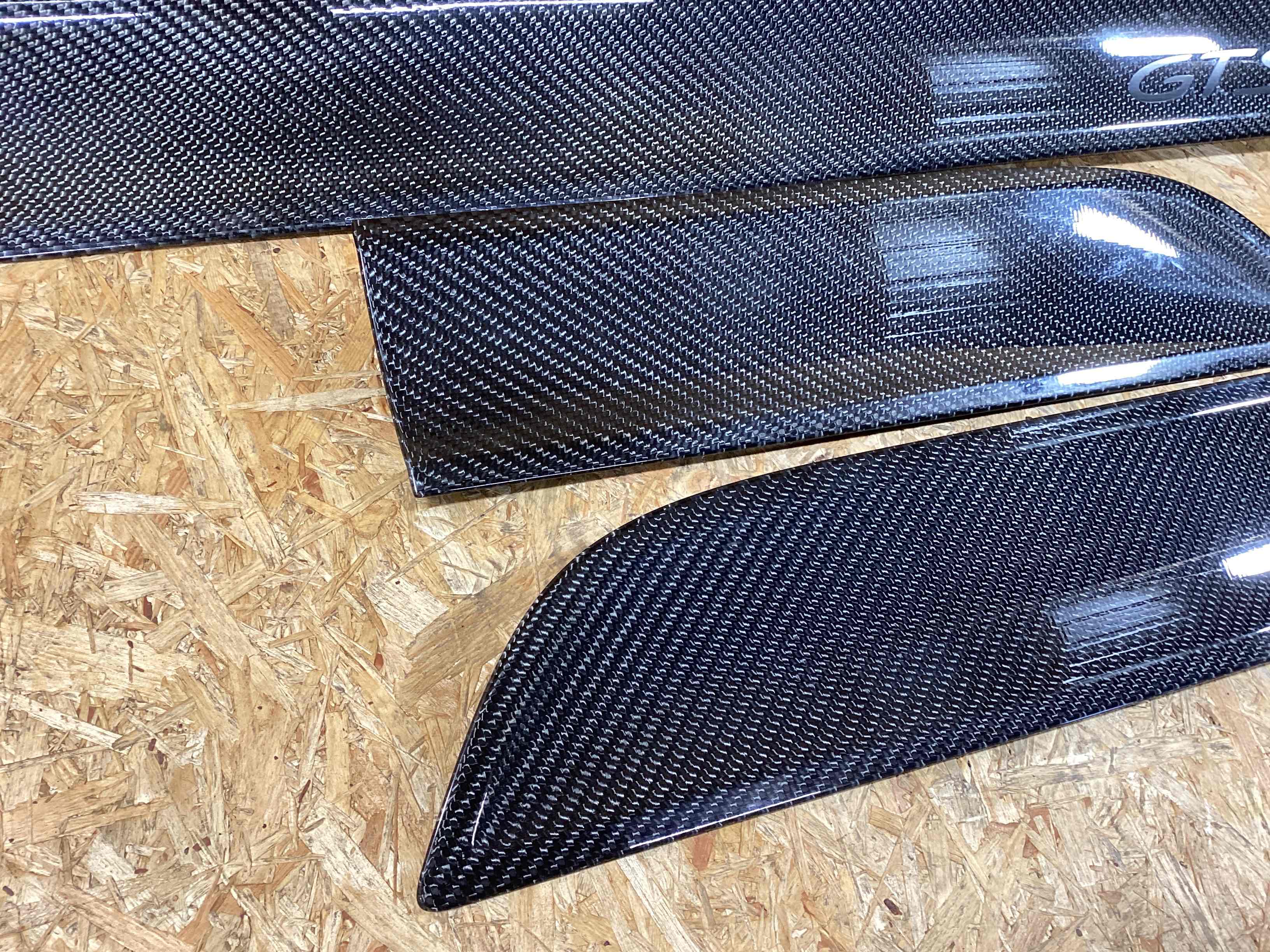 Молдинг двери задней левой Porsche Macan 081025-101