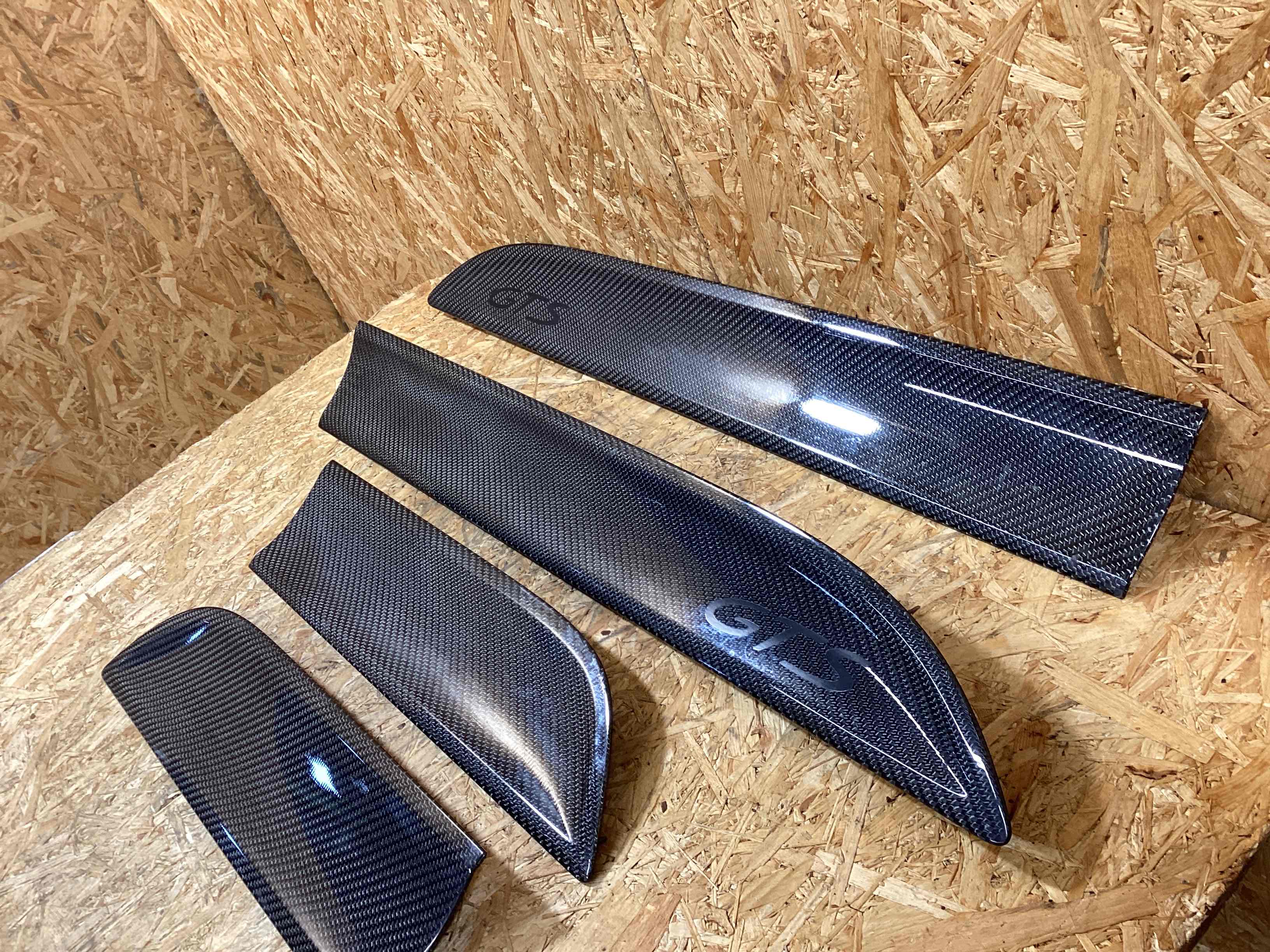 Молдинг двери задней правой Porsche Macan 081025-102