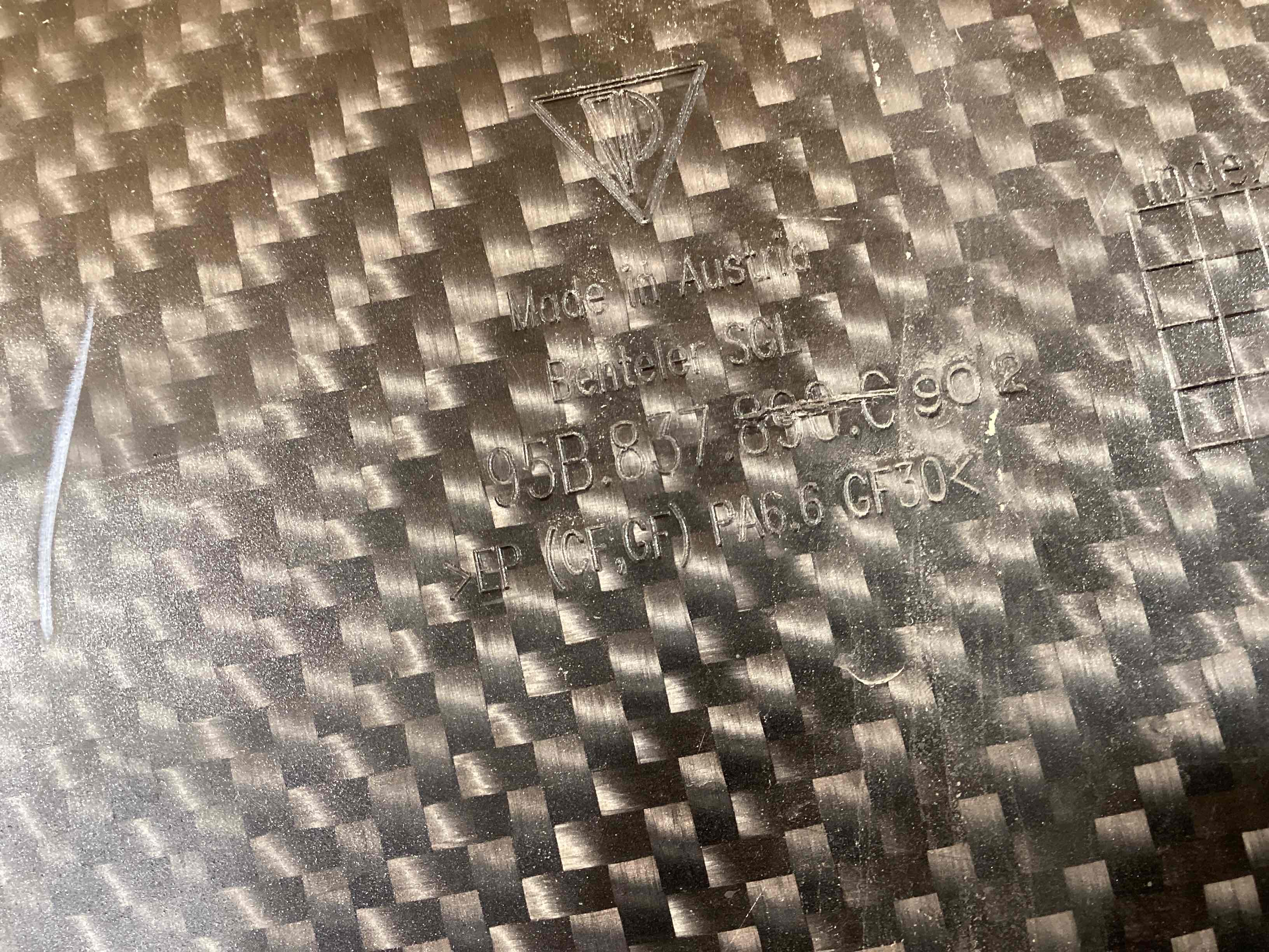 Молдинг двери задней правой Porsche Macan 081025-102