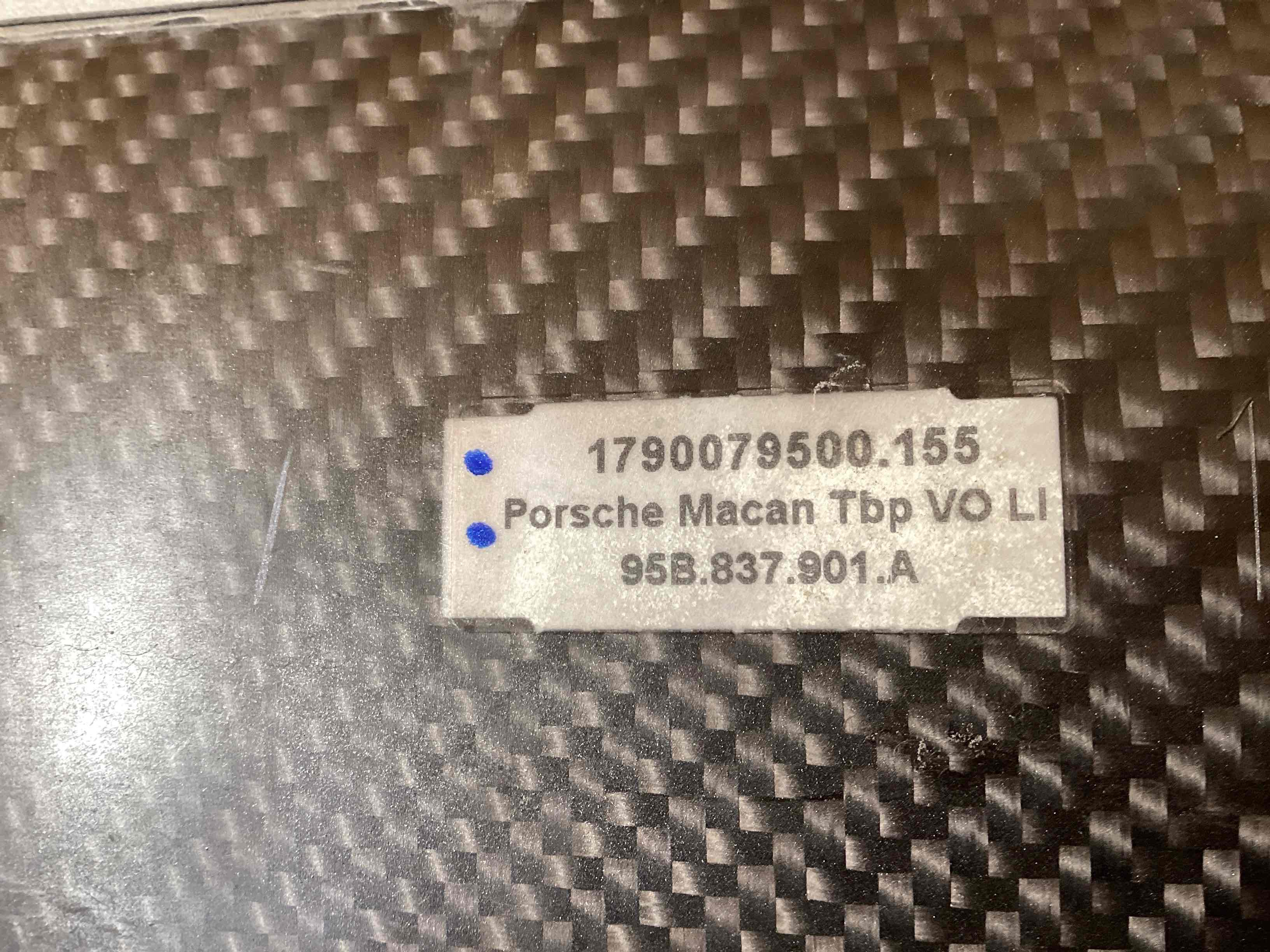 Молдинг двери задней правой Porsche Macan 081025-102