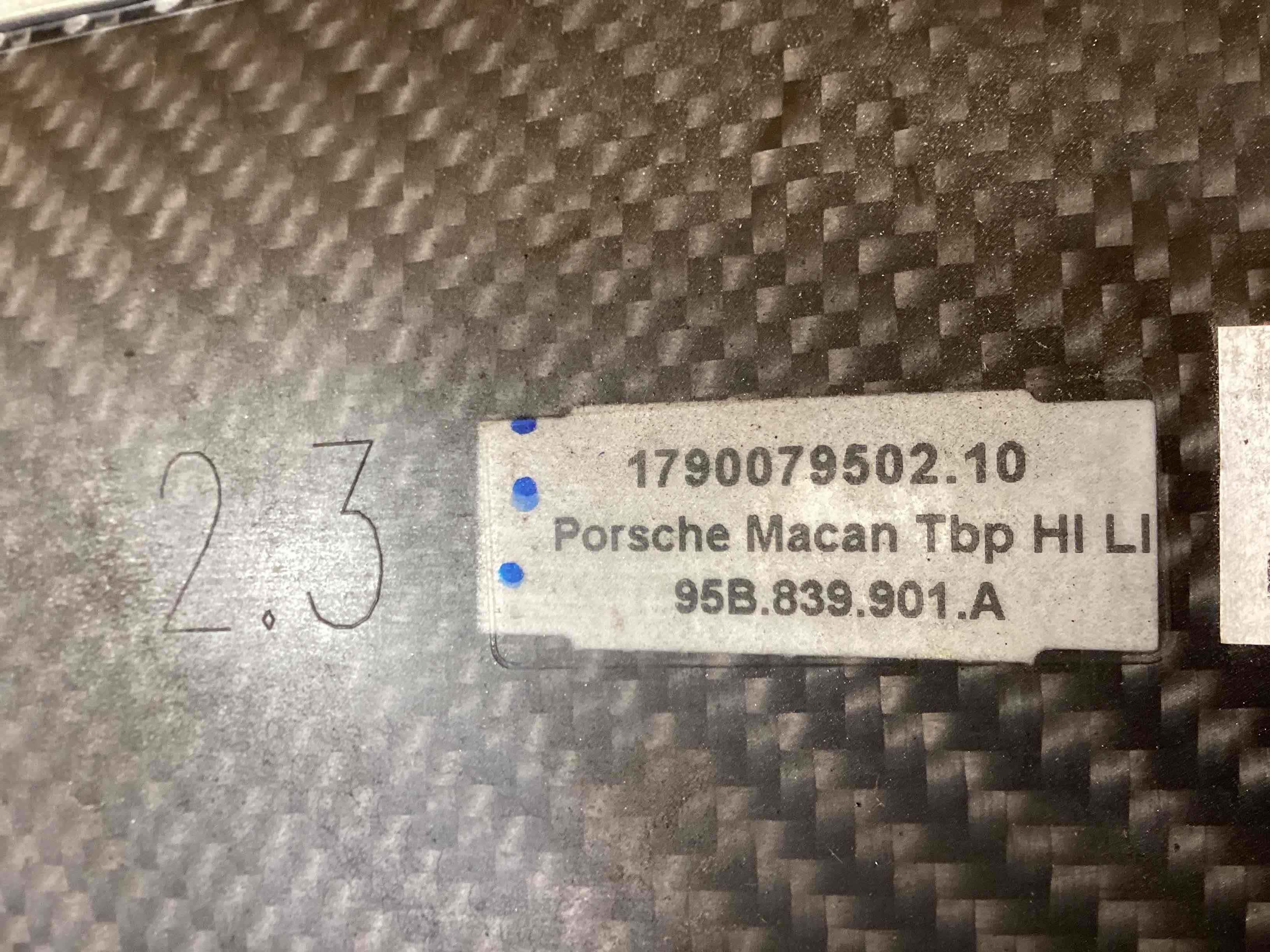 Молдинг двери задней правой Porsche Macan 081025-102