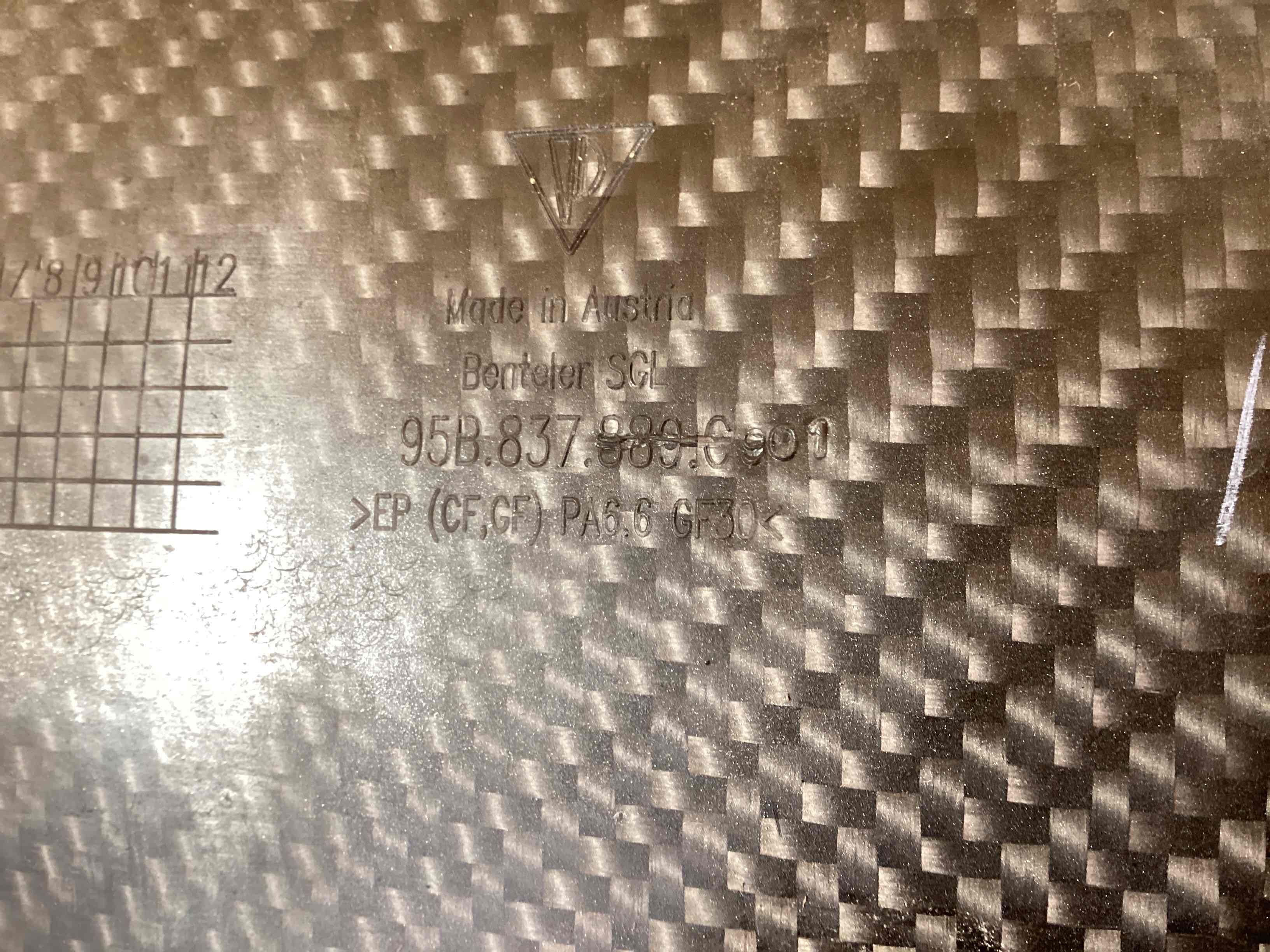 Молдинг двери передней левой Porsche Macan 081025-103