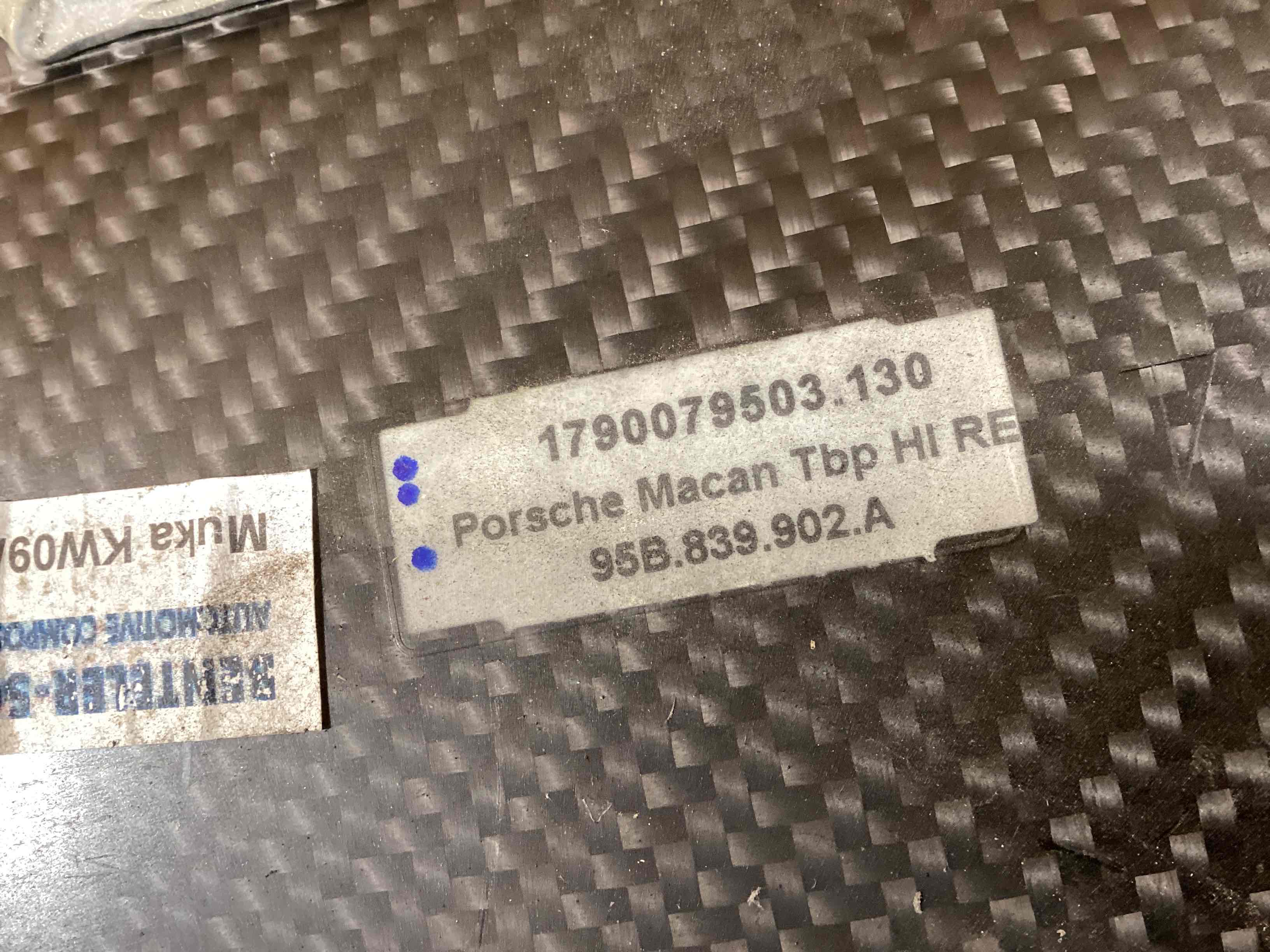 Молдинг двери передней левой Porsche Macan 081025-103