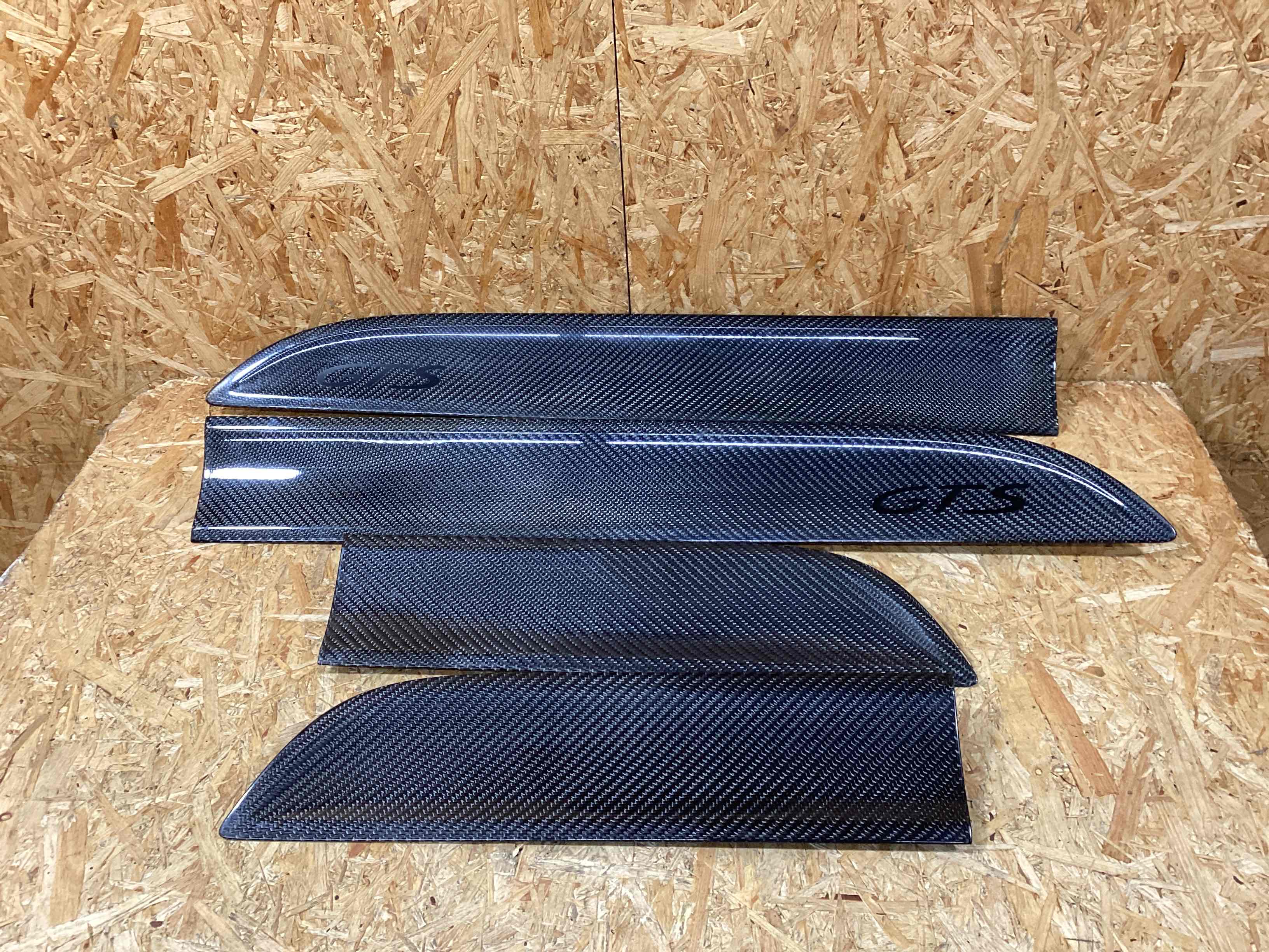 Молдинг двери передней левой Porsche Macan 081025-103