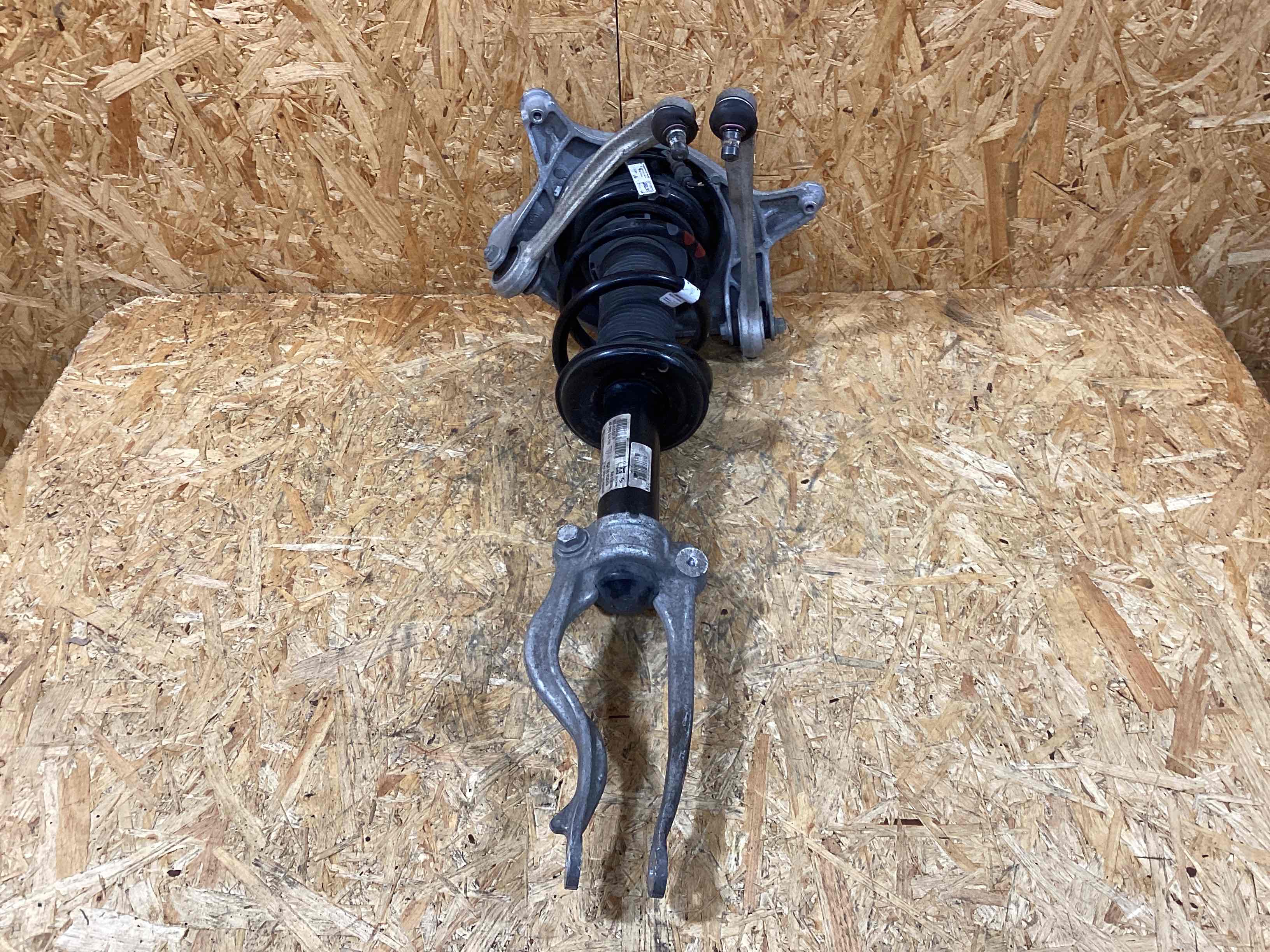 Амортизатор передний правый Porsche Macan 081025-118