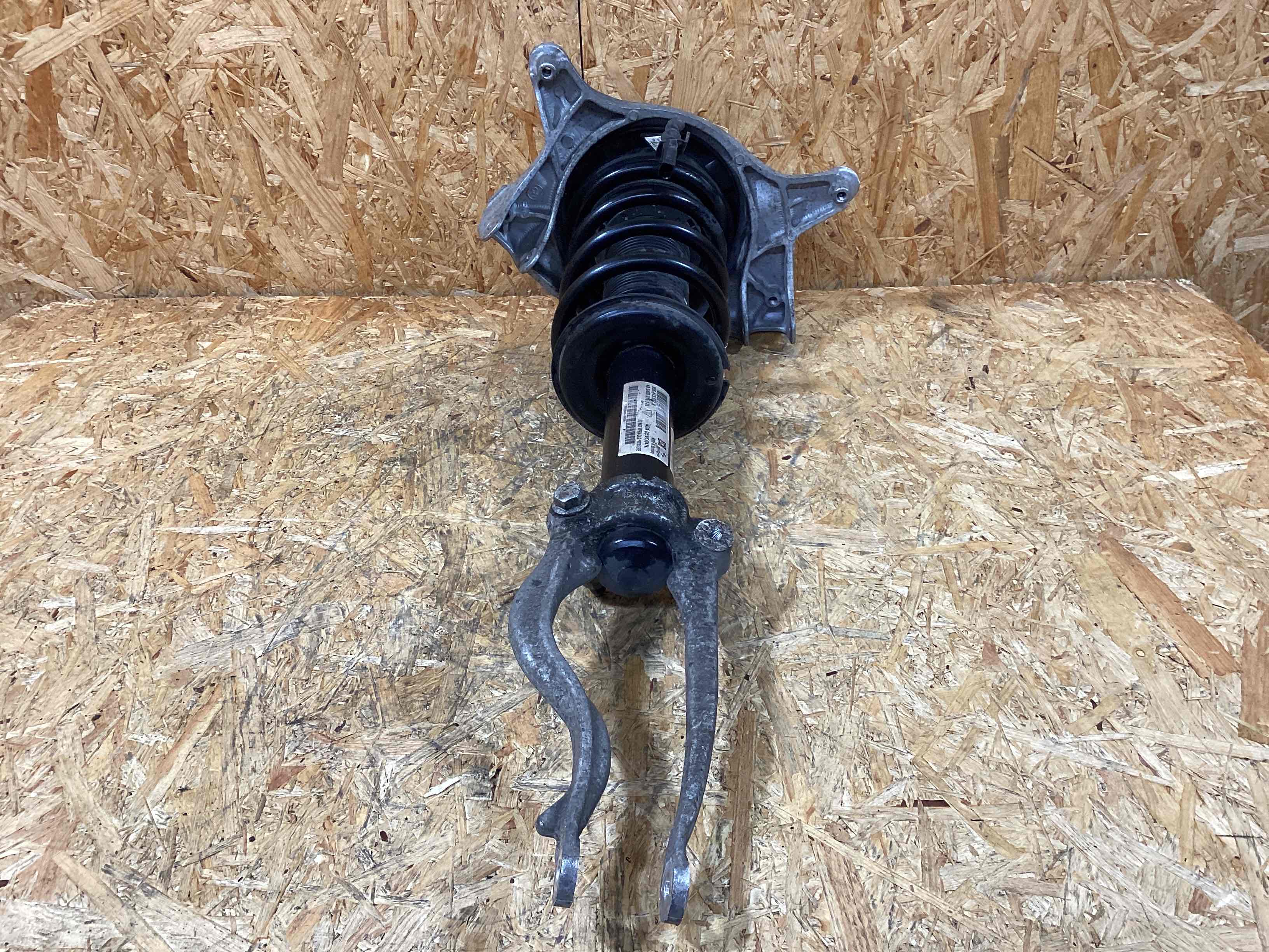 Амортизатор передний правый Porsche Macan 081025-120