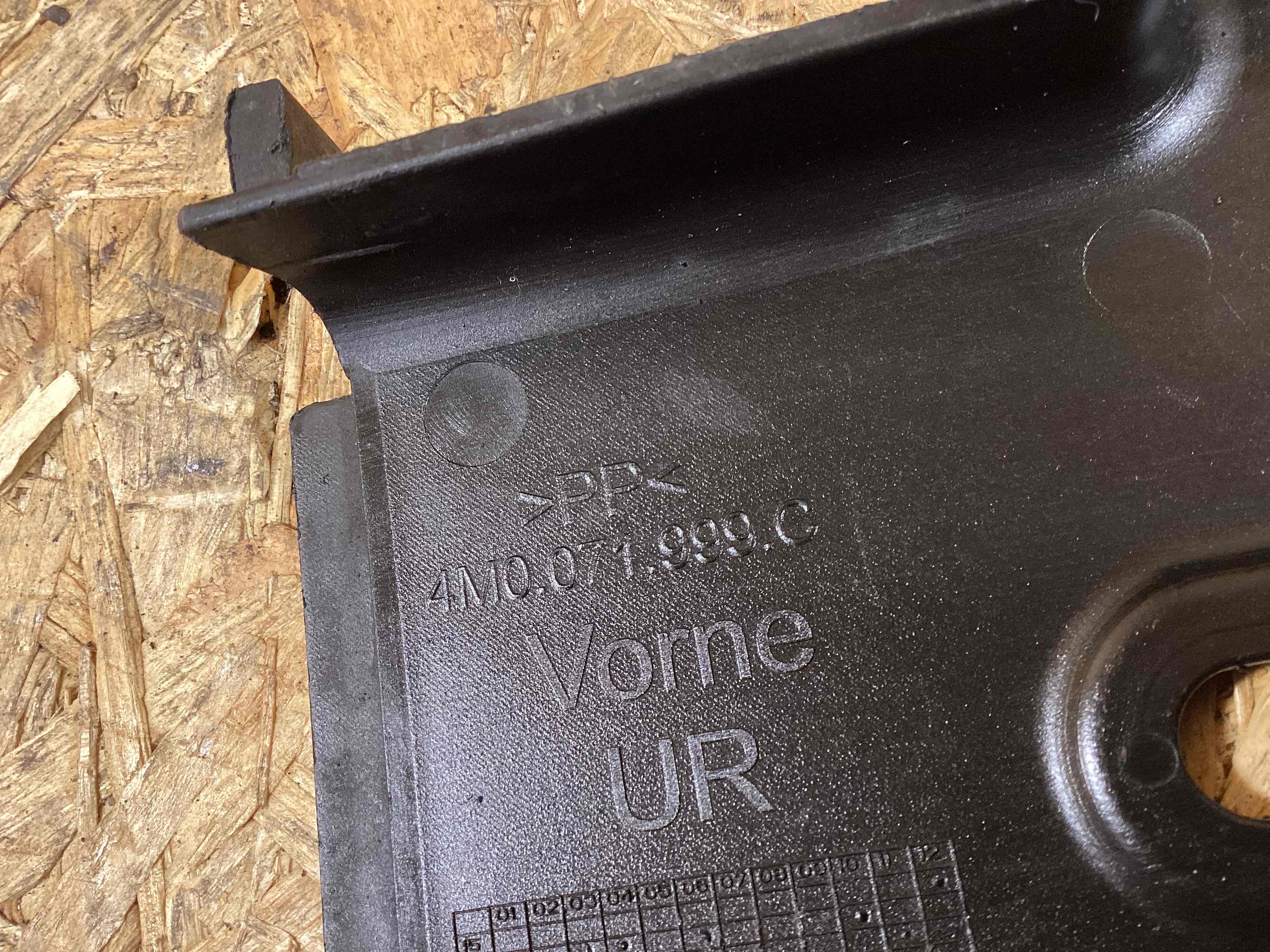 Крепление, кронштейн Audi Q7 081025-126