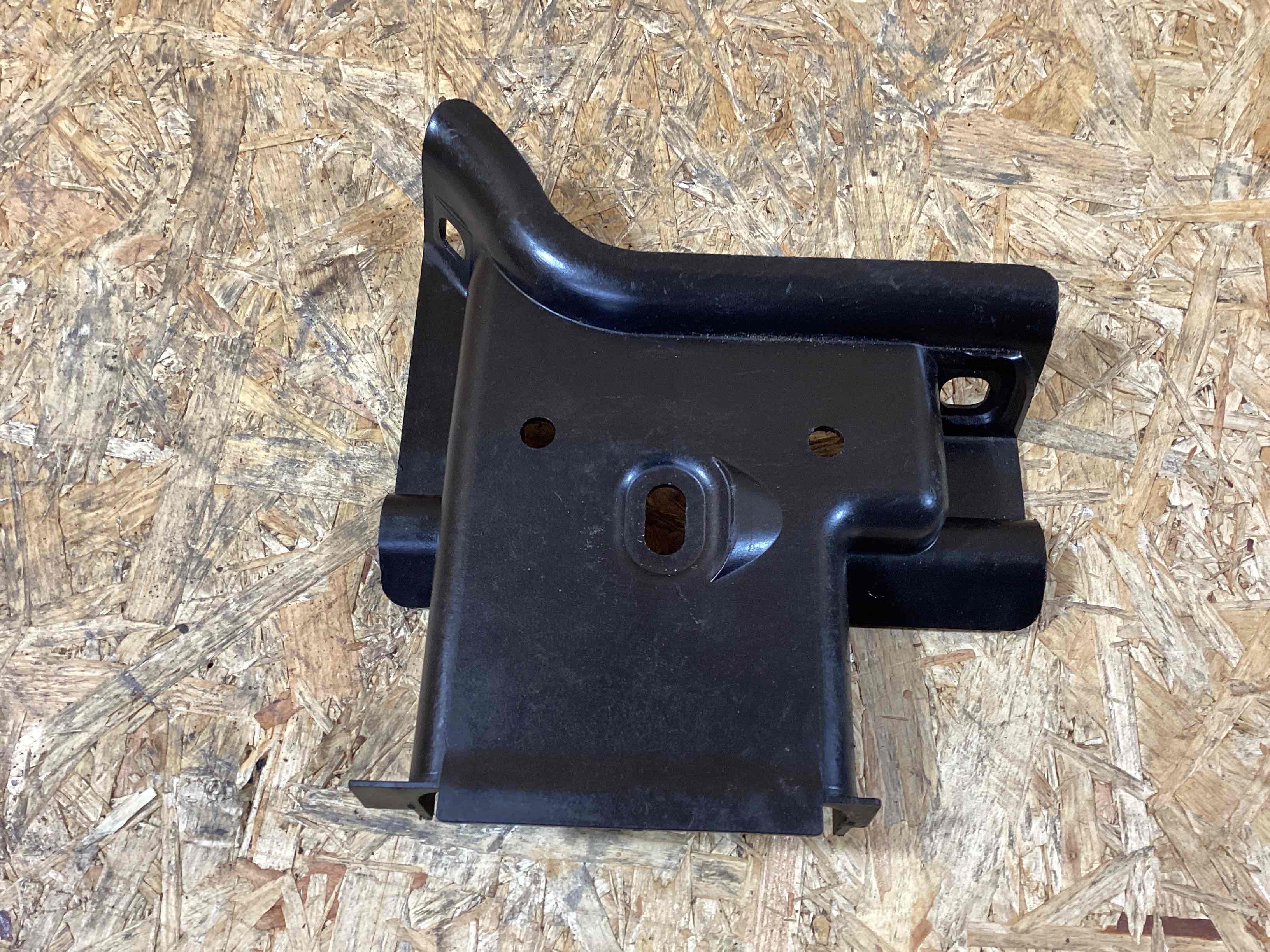 Крепление, кронштейн Audi Q7 081025-129