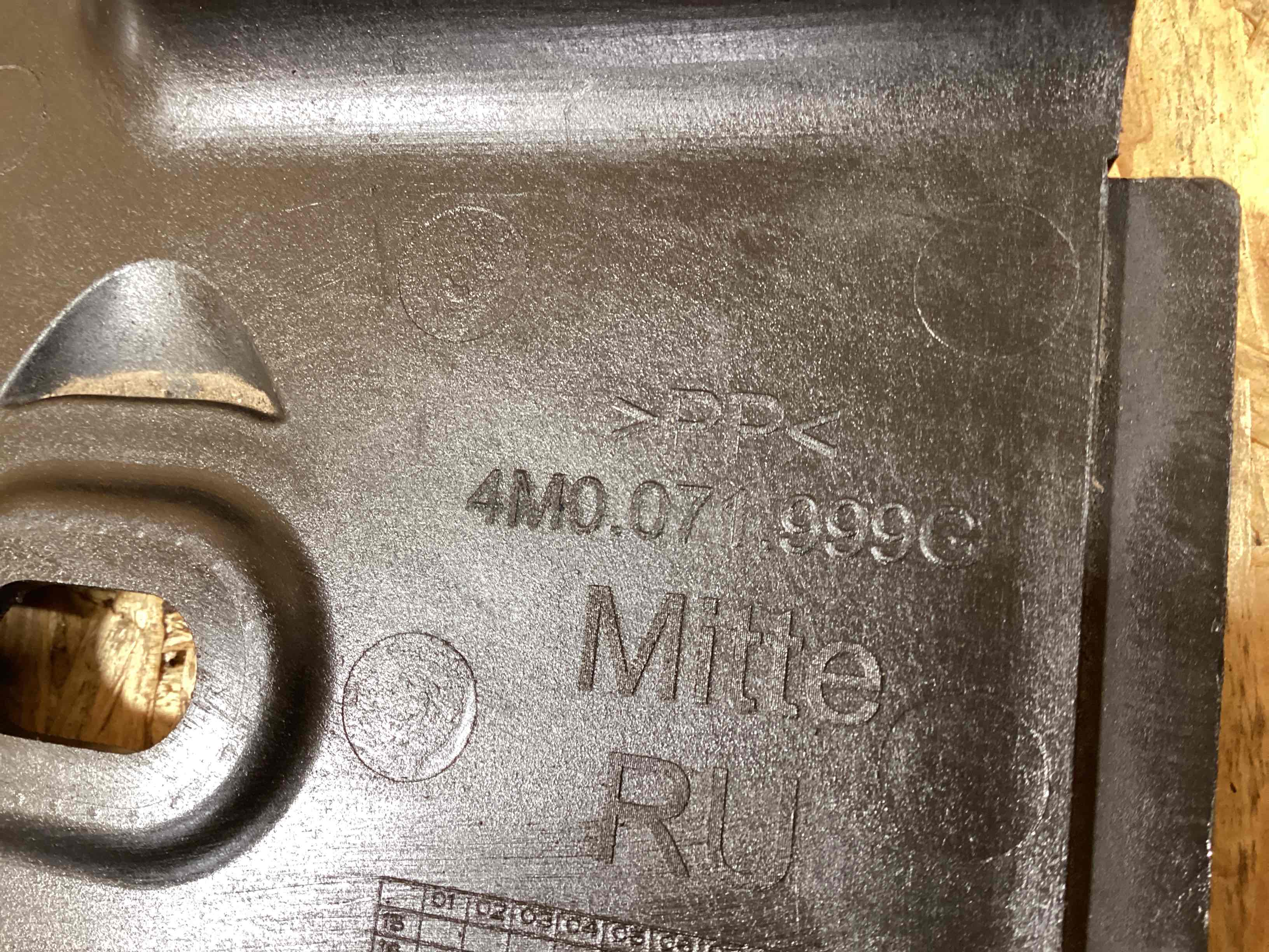 Крепление, кронштейн Audi Q7 081025-130