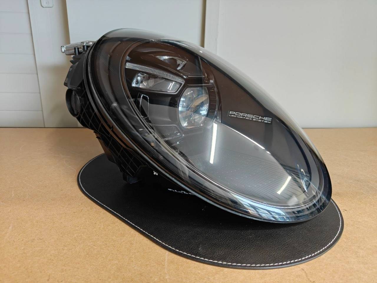 Фара правая Porsche 911 081026-202