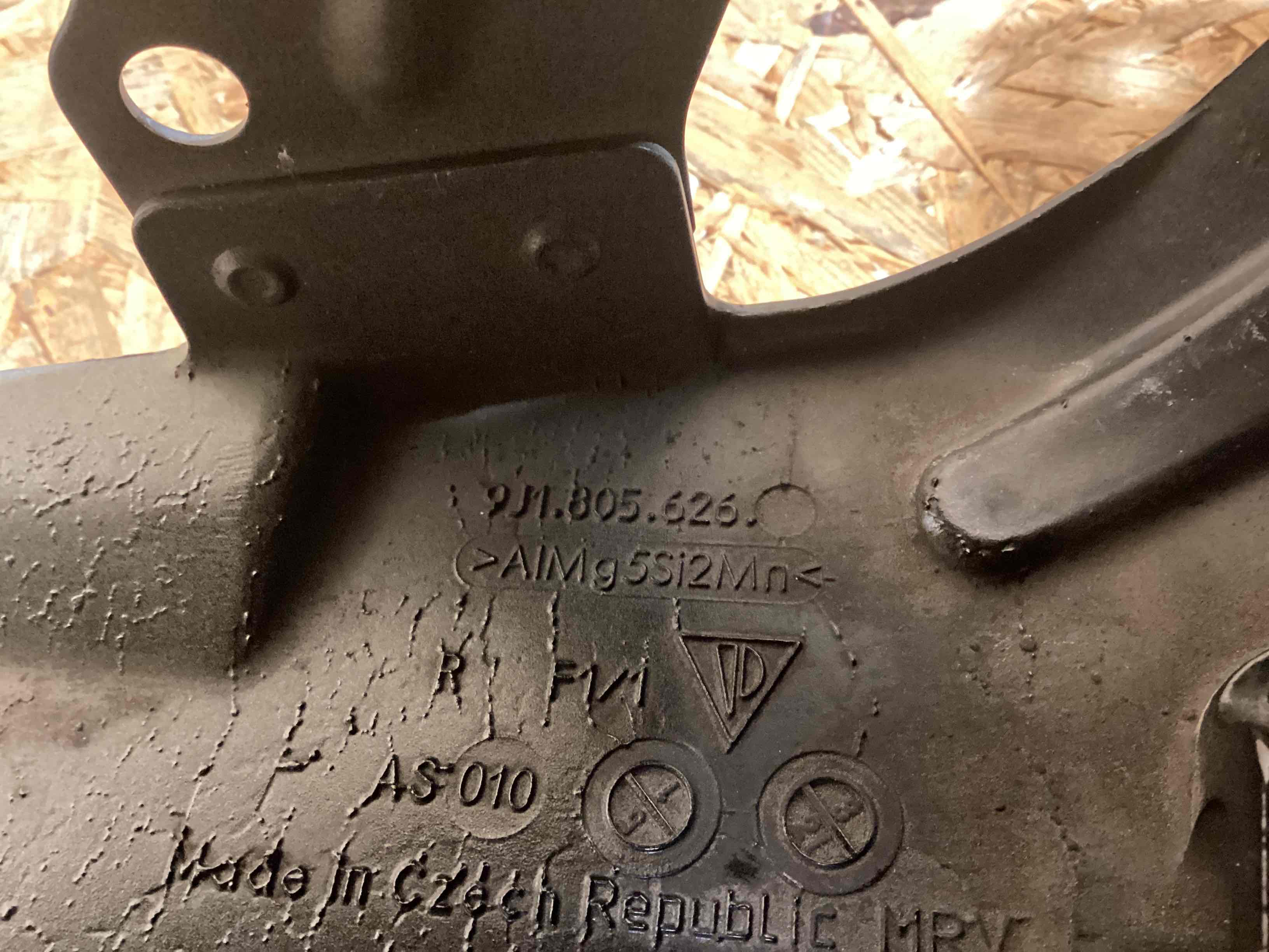 Крыло переднее правое Porsche Taycan 090126-101