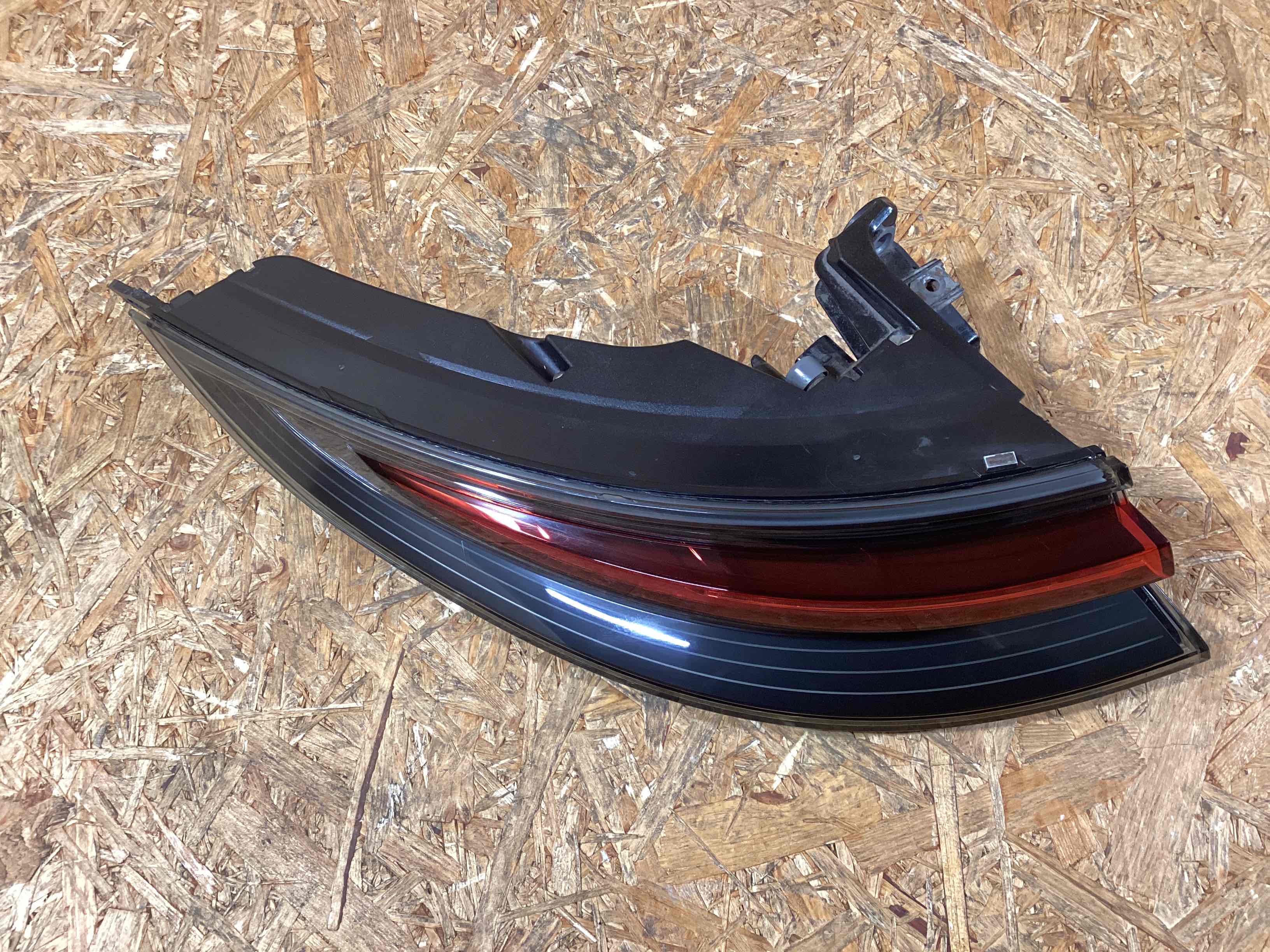 Фонарь задний левый Porsche Panamera 090126-102