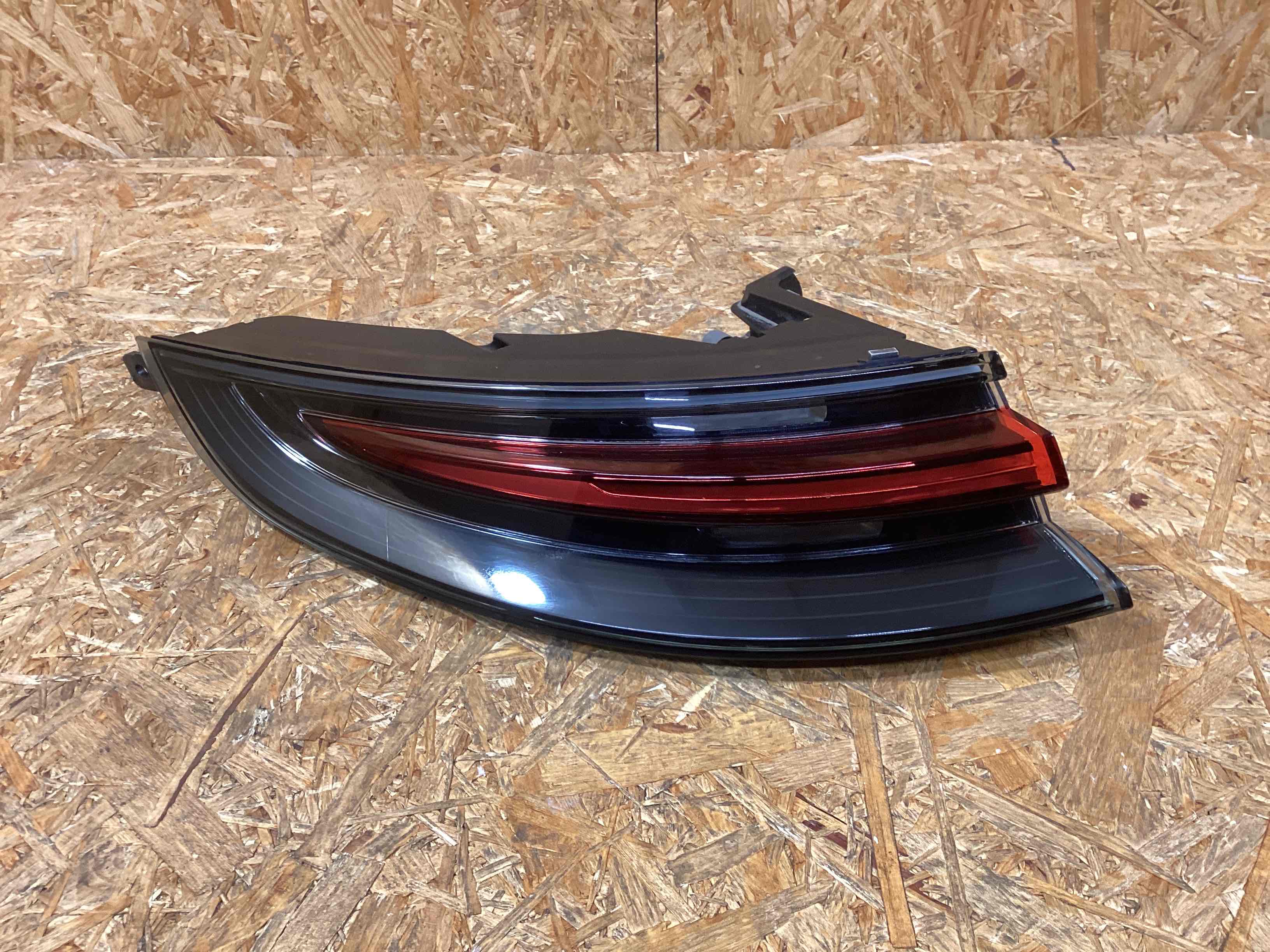 Фонарь задний левый Porsche Panamera 090126-102