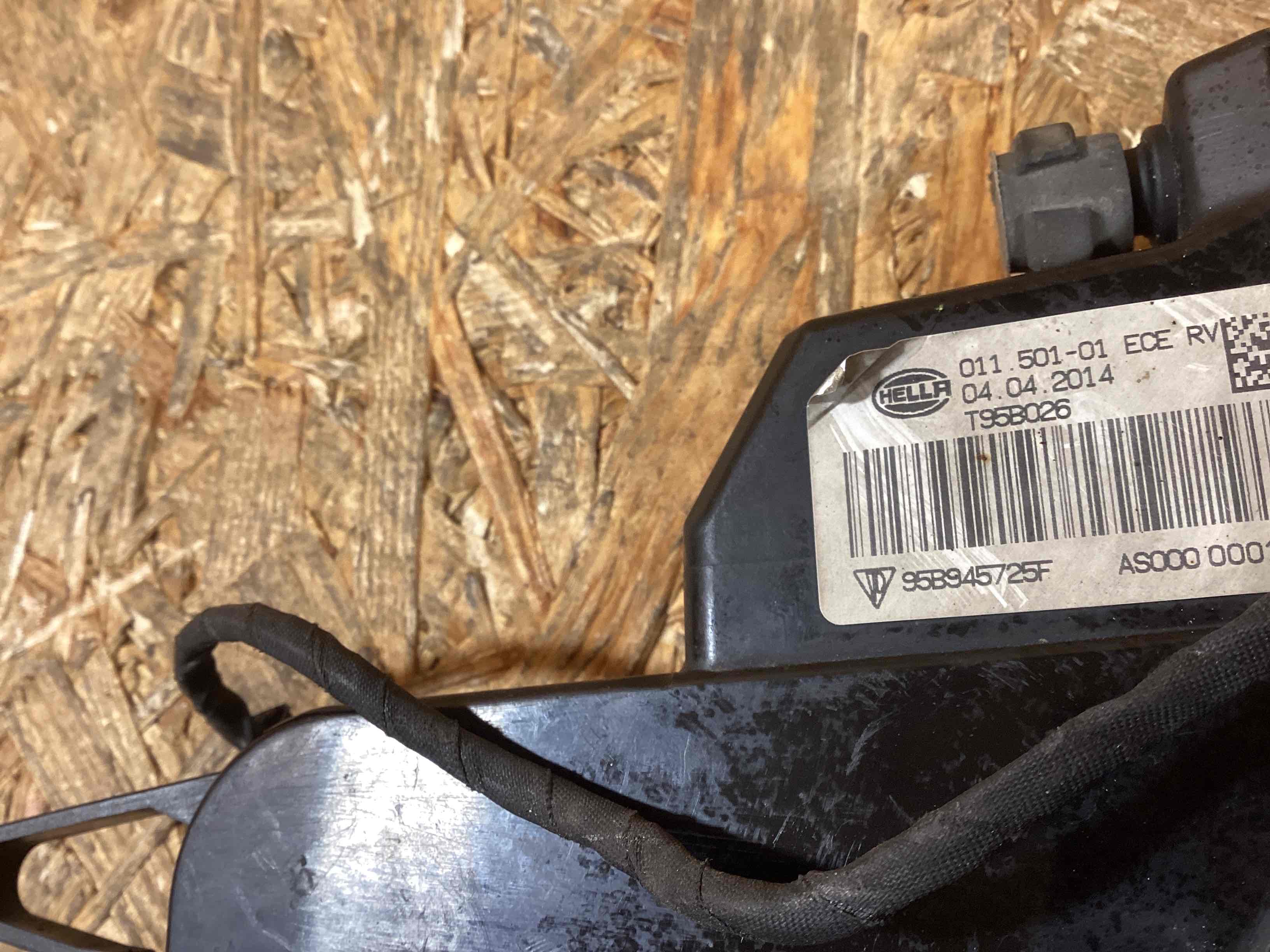 Фара противотуманная Porsche Macan 090126-105