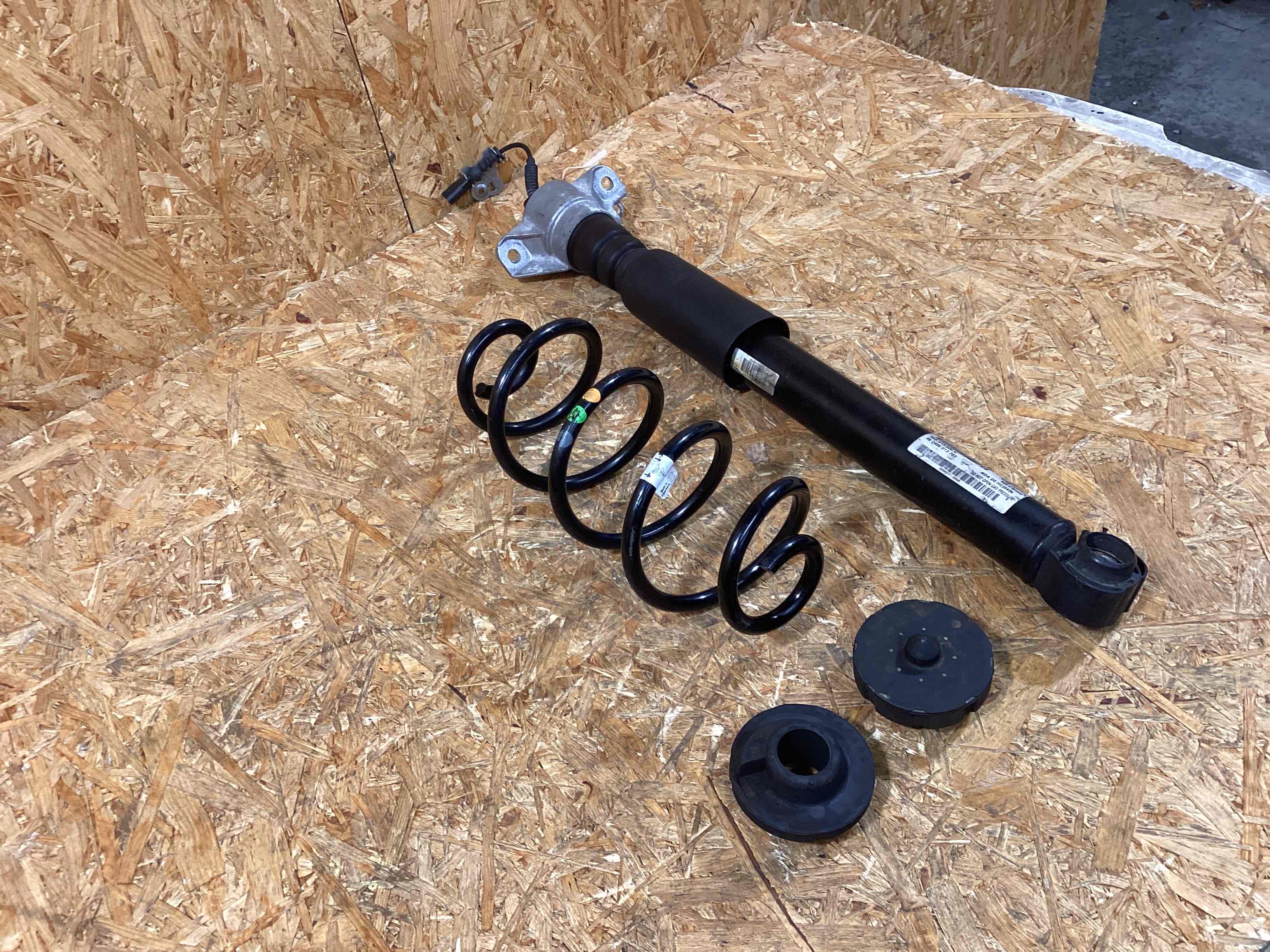 Амортизатор задний Porsche Macan 090126-106