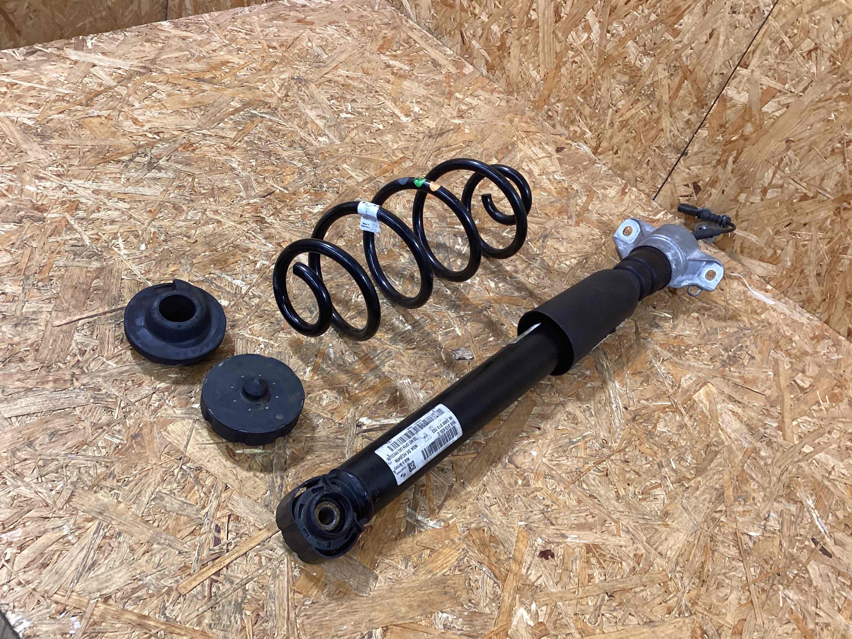 Амортизатор задний Porsche Macan 090126-106