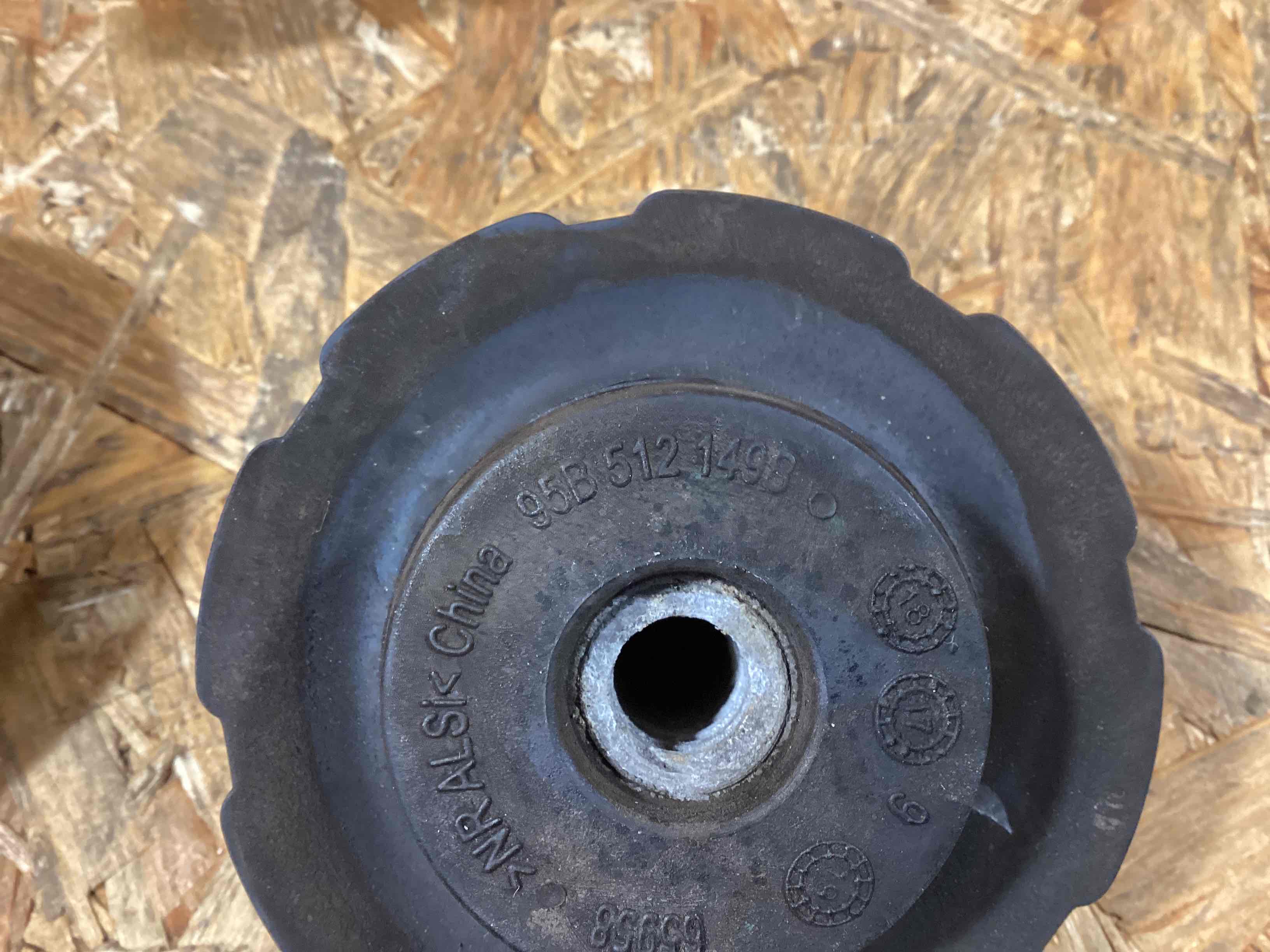 Амортизатор задний Porsche Macan 090126-106