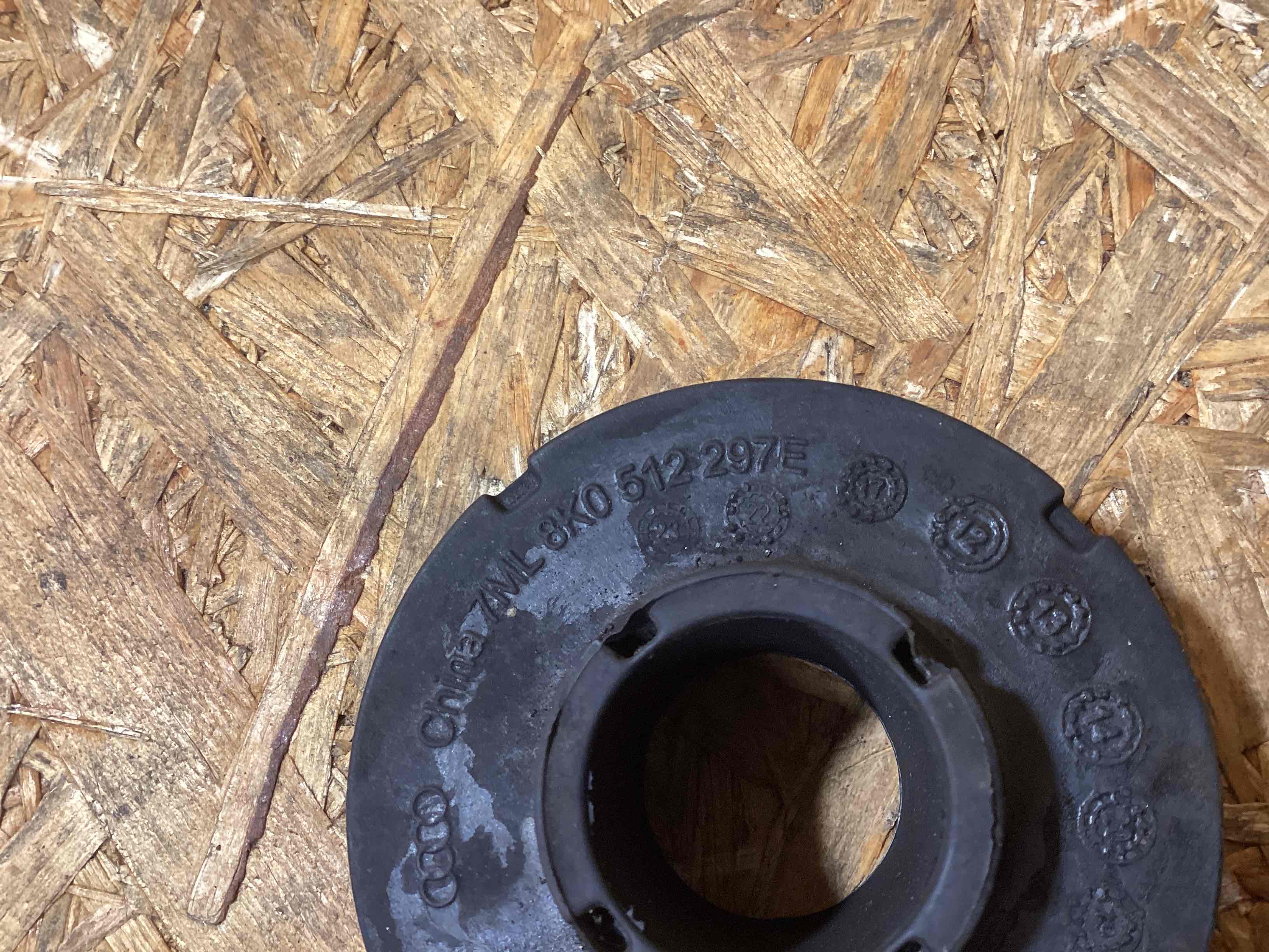 Амортизатор задний Porsche Macan 090126-106