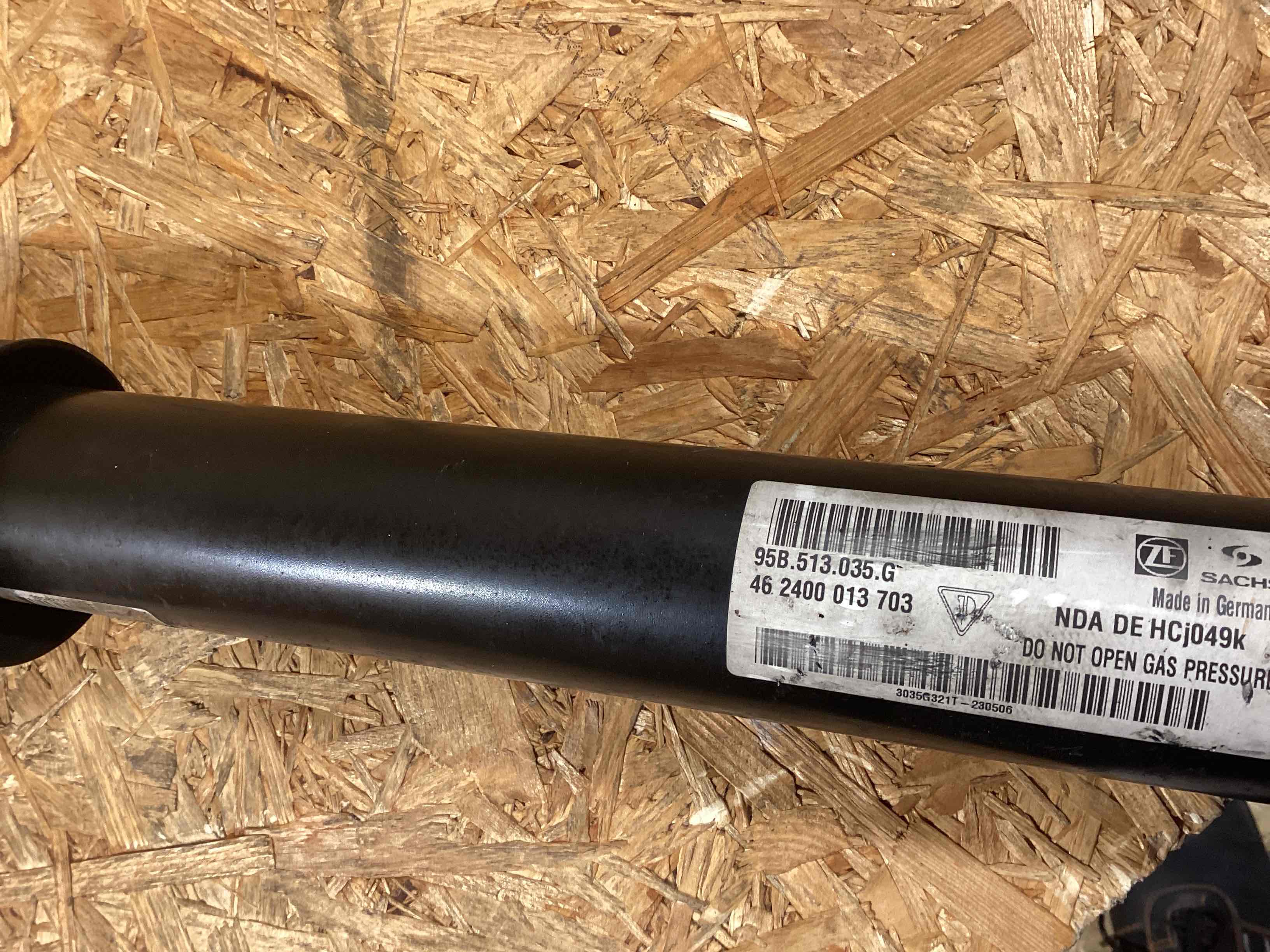 Амортизатор задний Porsche Macan 090126-106