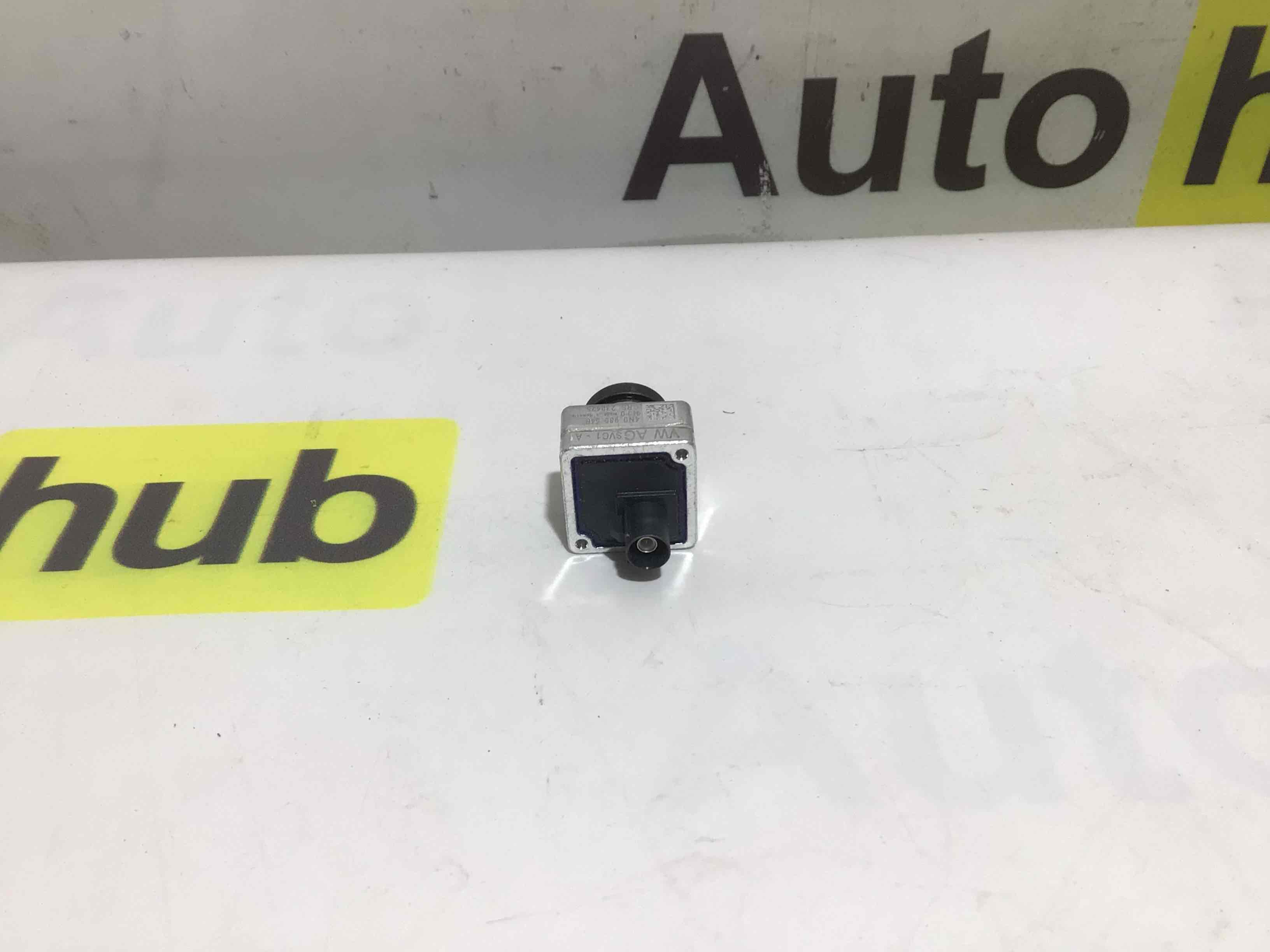 Камера, крепление камеры, корпус Porsche Taycan 090226-007