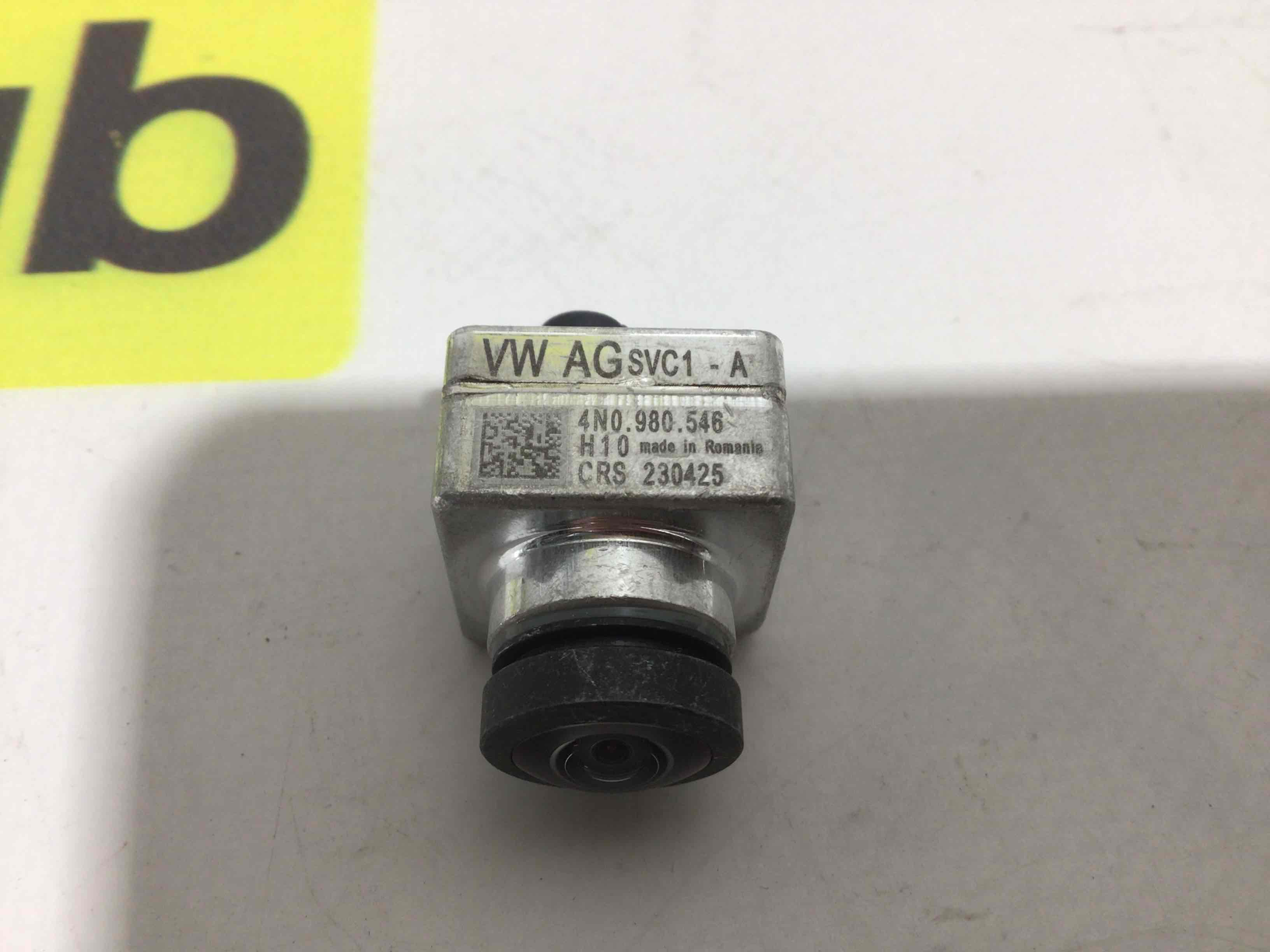 Камера, крепление камеры, корпус Porsche Taycan 090226-010