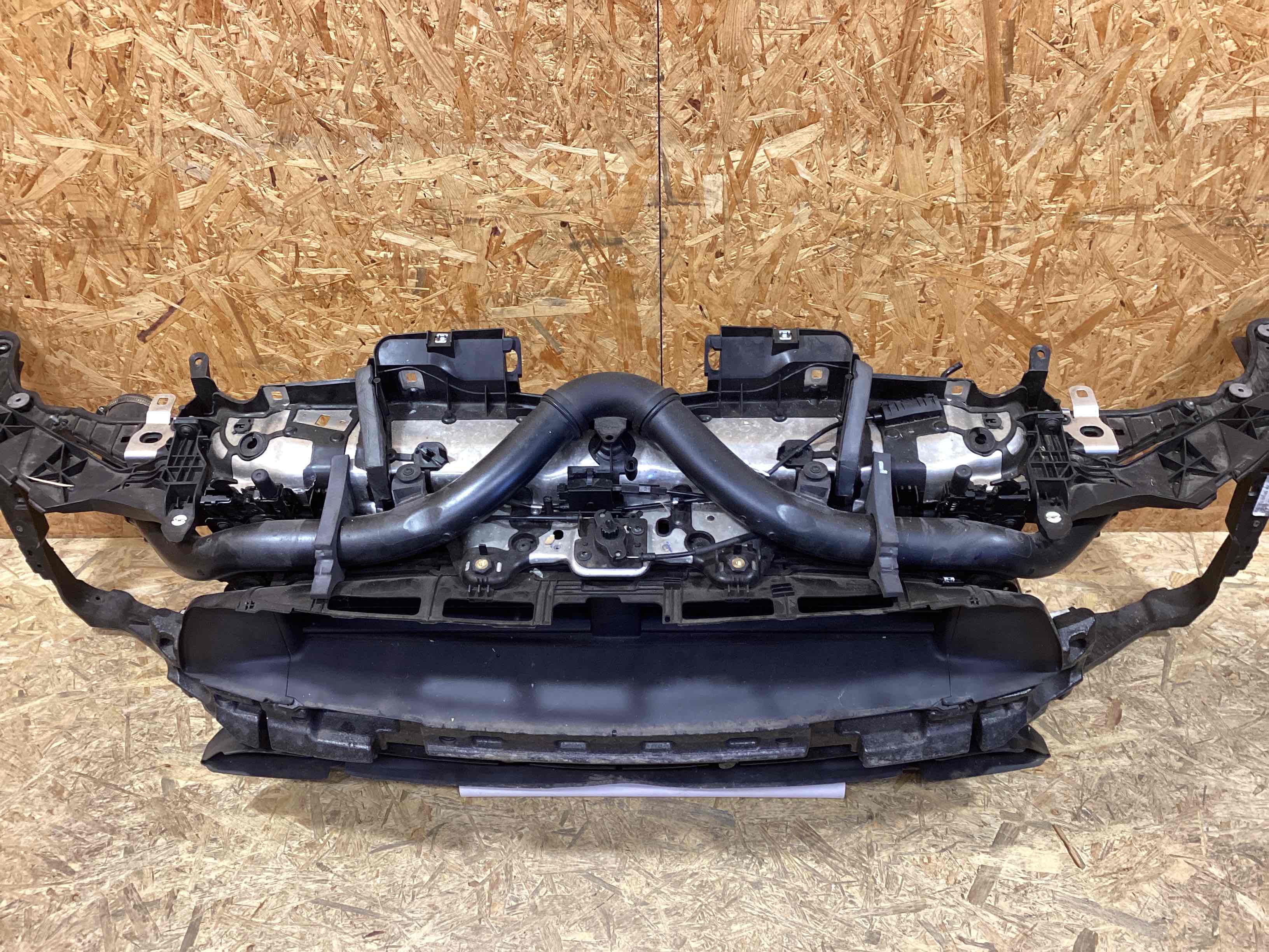 Передняя панель крепления облицовки (телевизор) Porsche Macan 090226-101