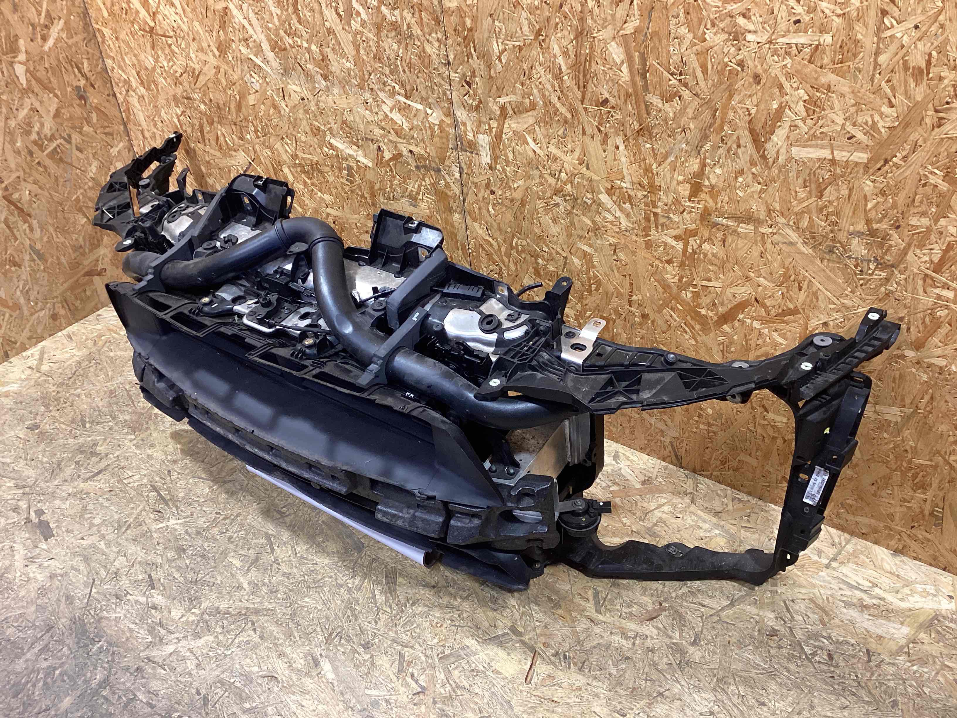 Передняя панель крепления облицовки (телевизор) Porsche Macan 090226-101