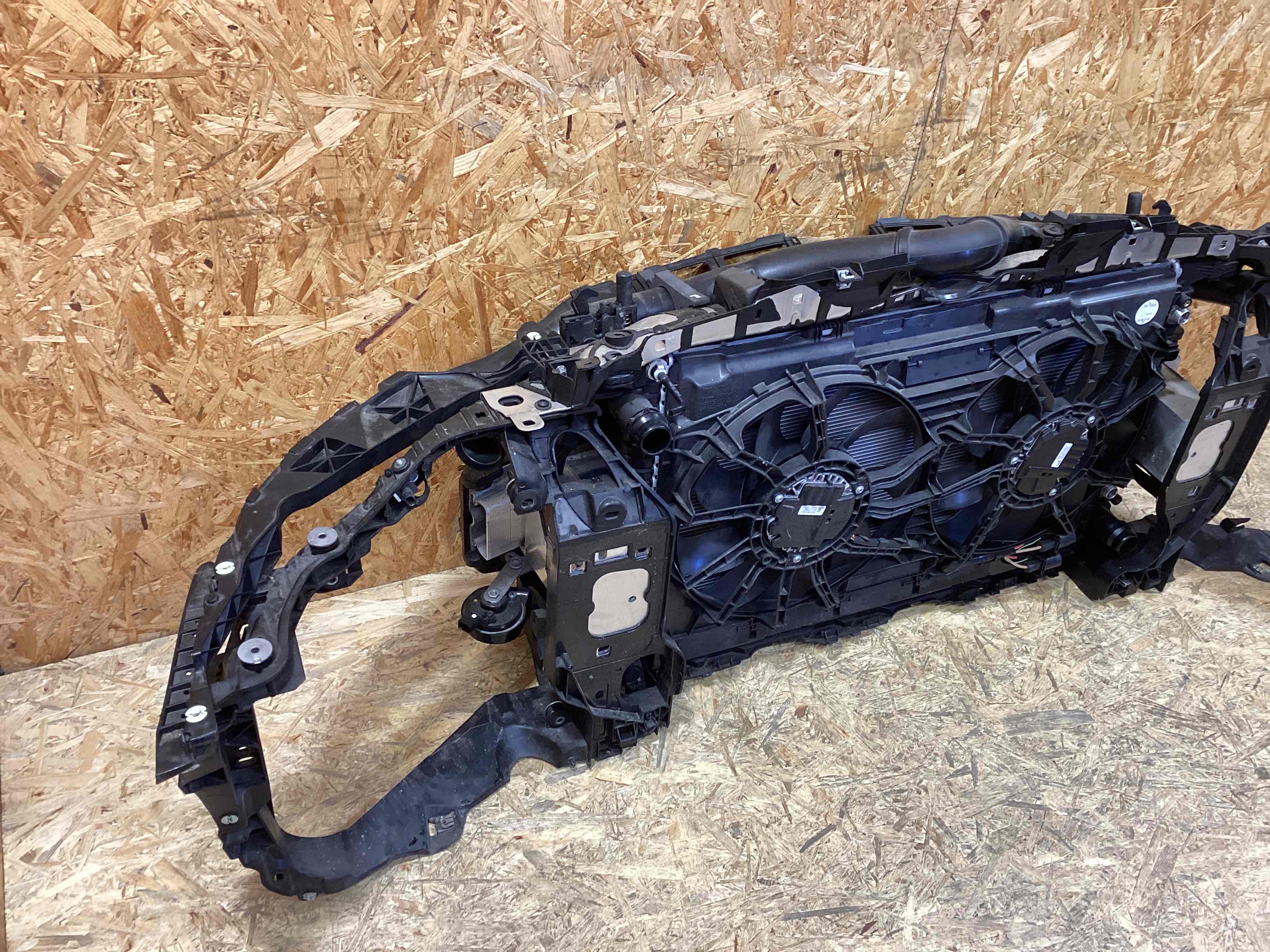 Передняя панель крепления облицовки (телевизор) Porsche Macan 090226-101