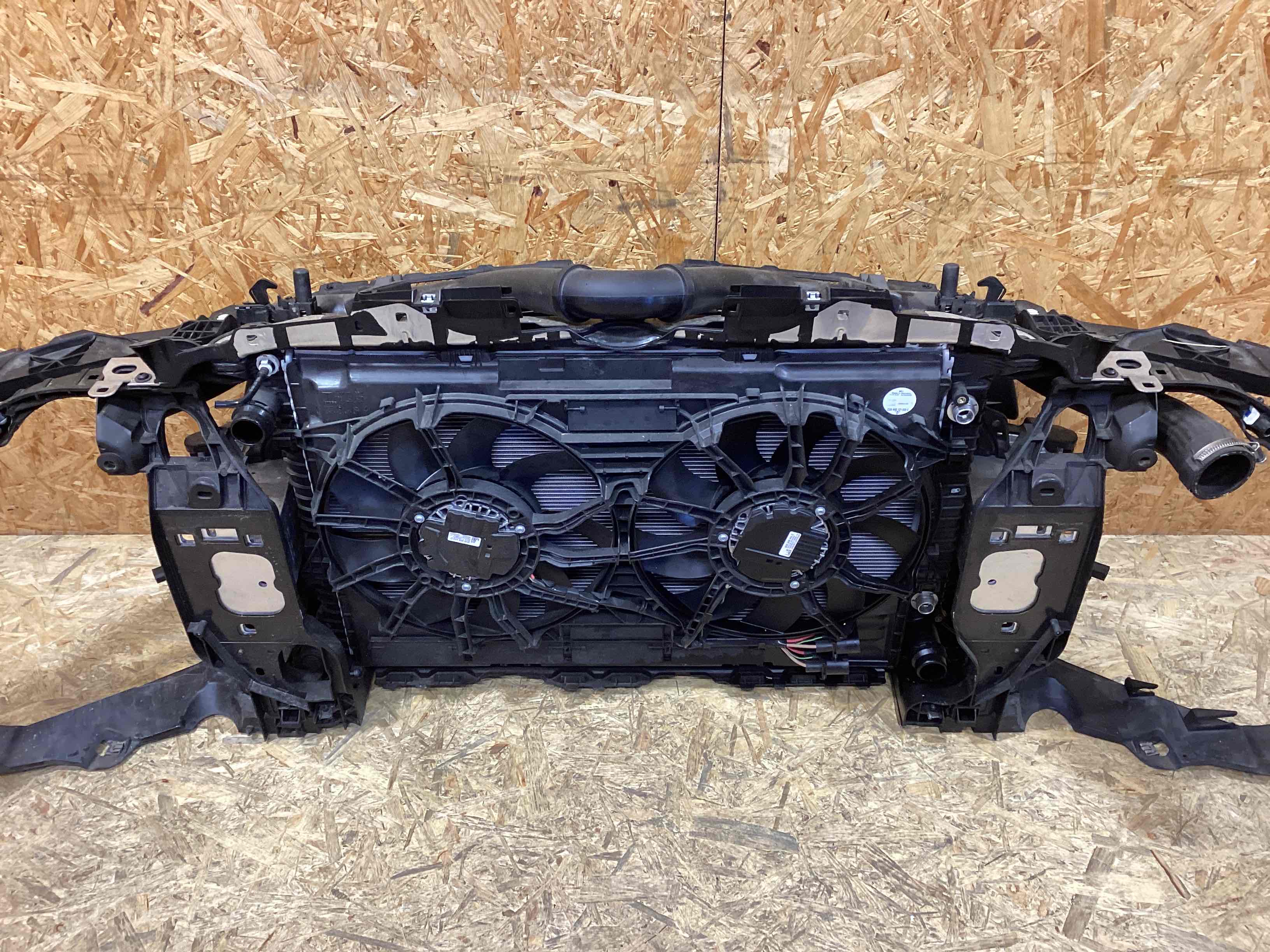 Передняя панель крепления облицовки (телевизор) Porsche Macan 090226-101