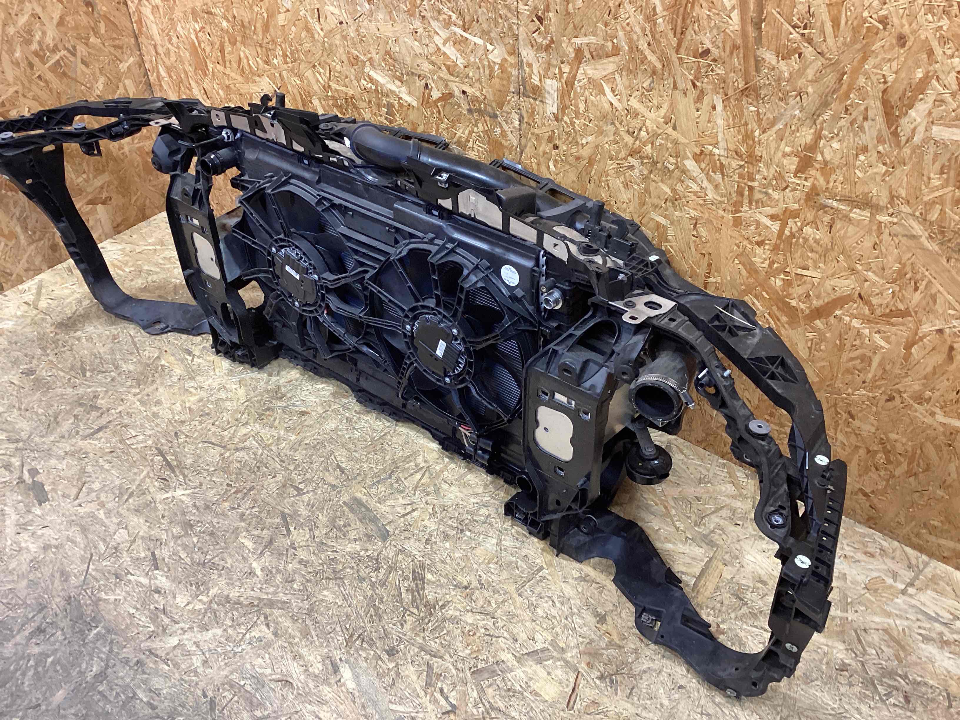 Передняя панель крепления облицовки (телевизор) Porsche Macan 090226-101