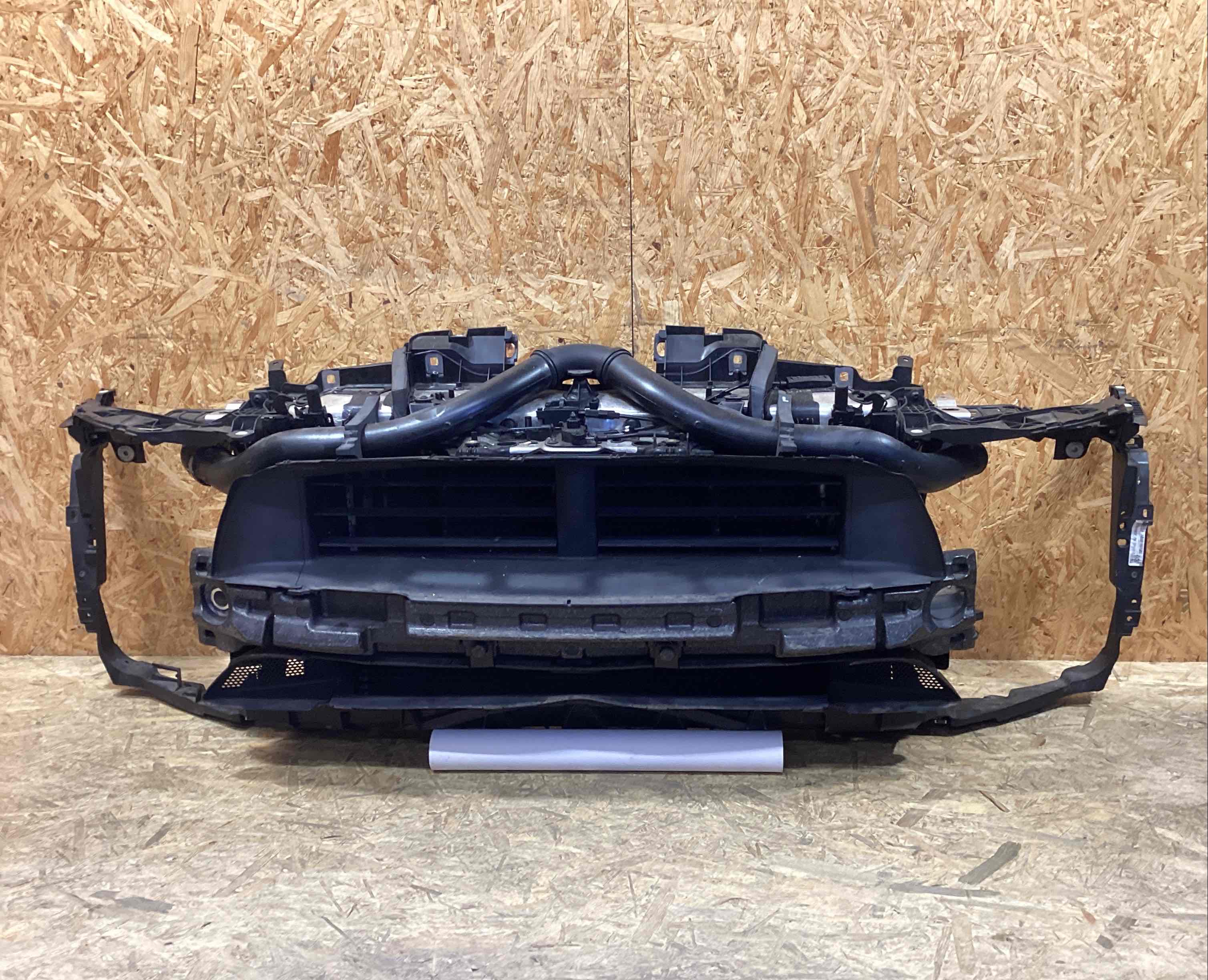 Передняя панель крепления облицовки (телевизор) Porsche Macan 090226-101