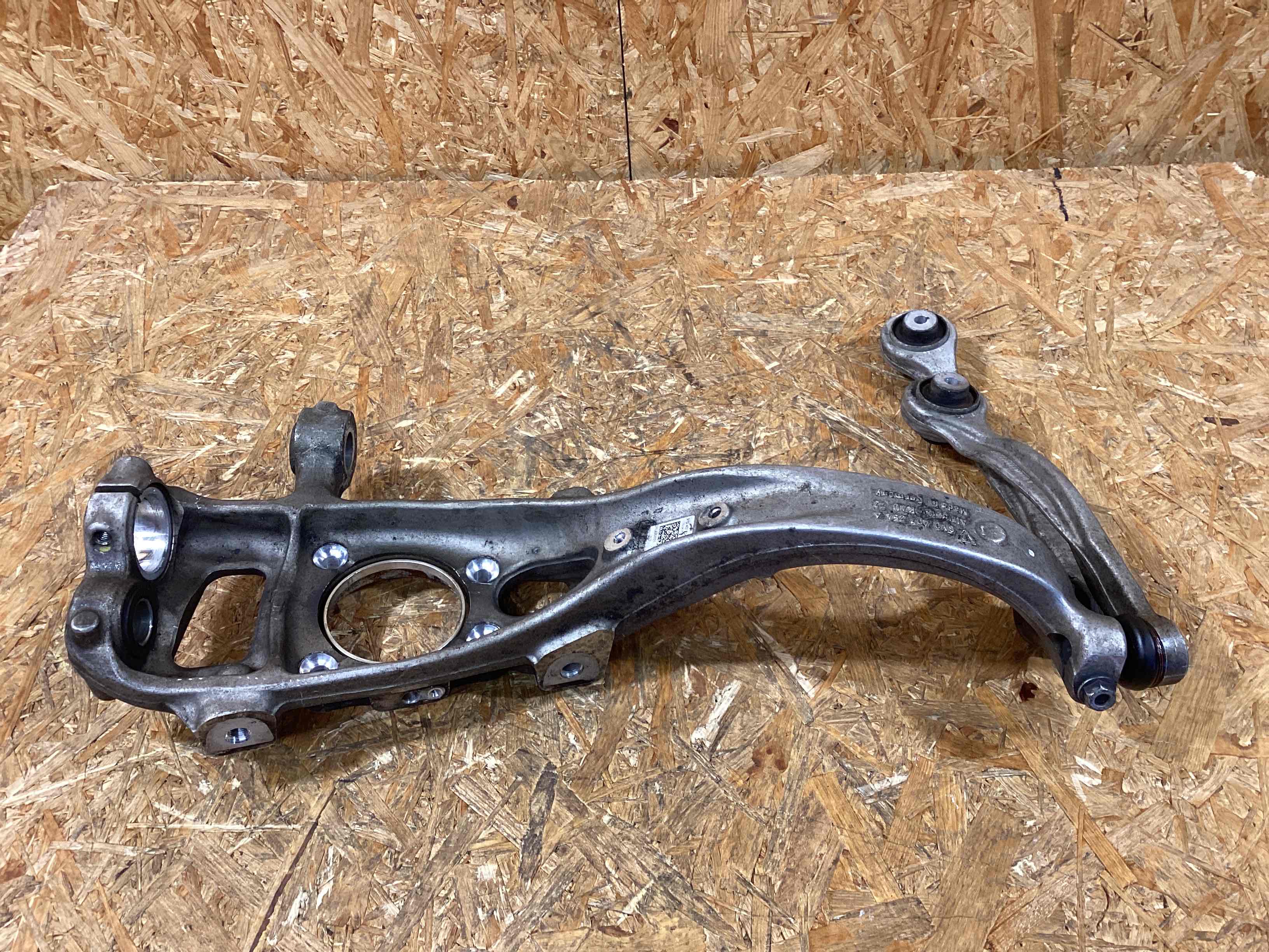 Кулак поворотный правый Porsche Cayenne 090226-104