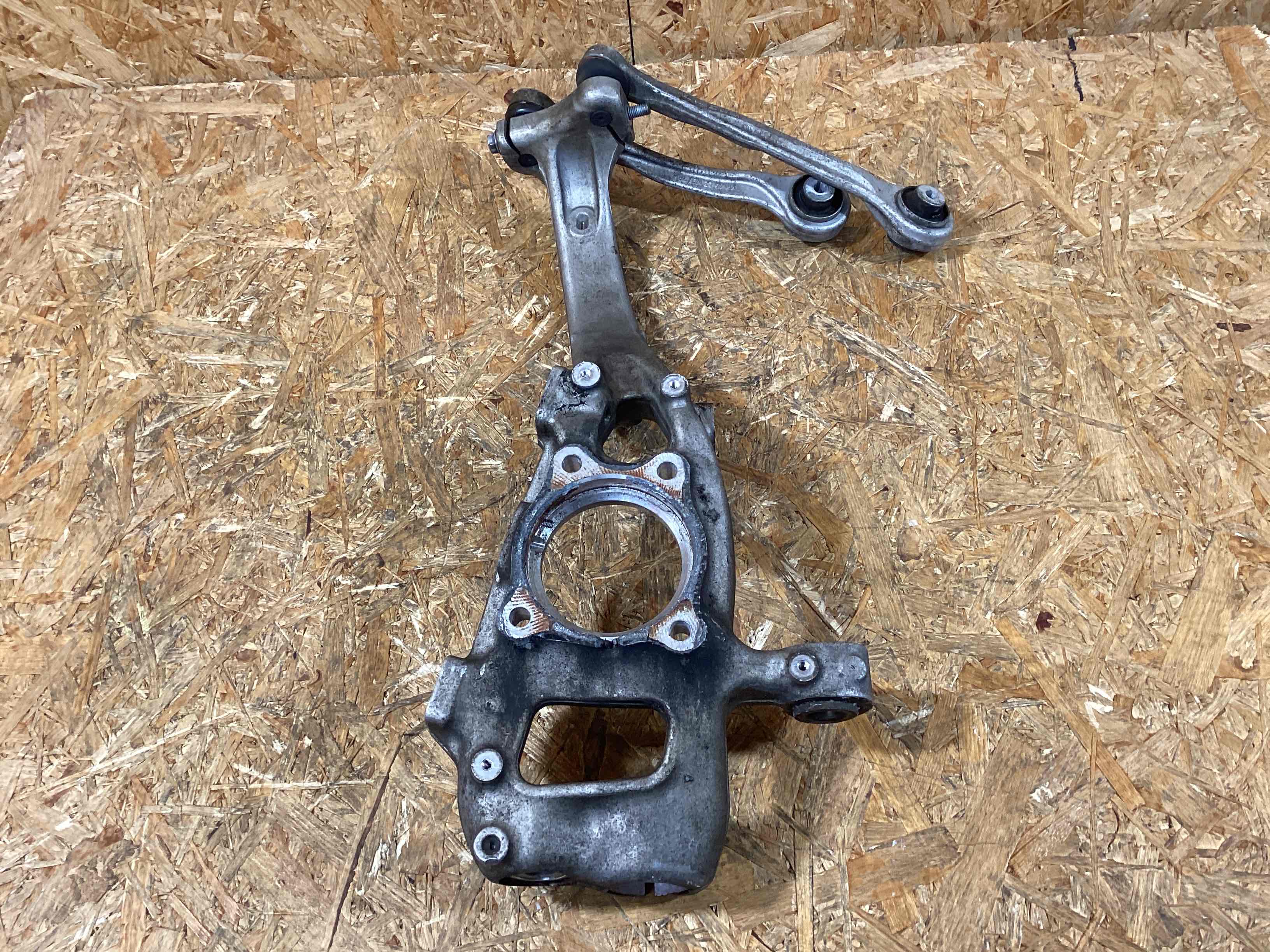 Кулак поворотный правый Porsche Cayenne 090226-104