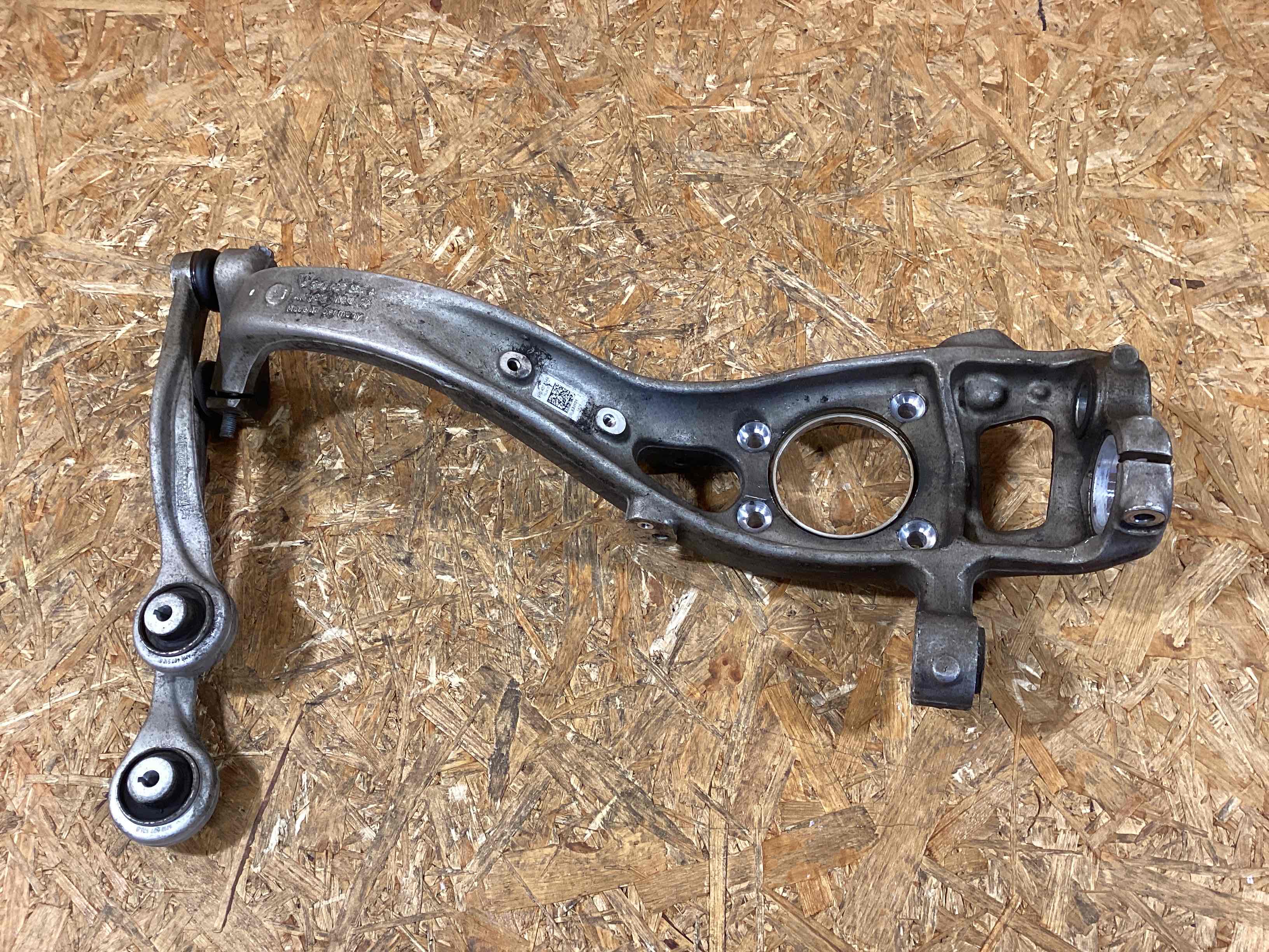 Кулак поворотный правый Porsche Cayenne 090226-104