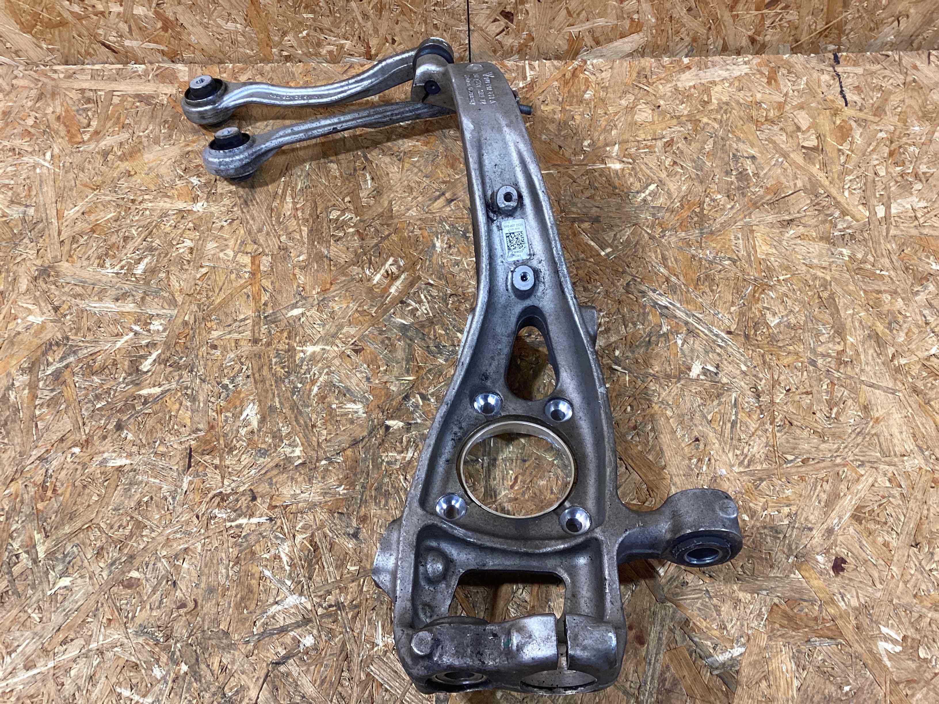 Кулак поворотный левый Porsche Cayenne 090226-105