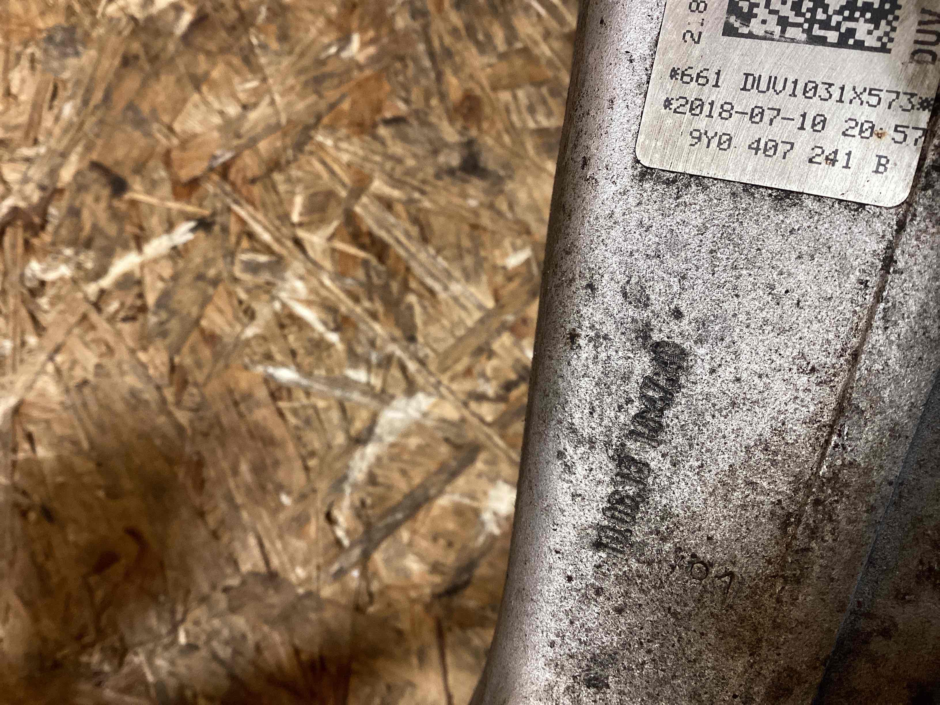 Кулак поворотный левый Porsche Cayenne 090226-105