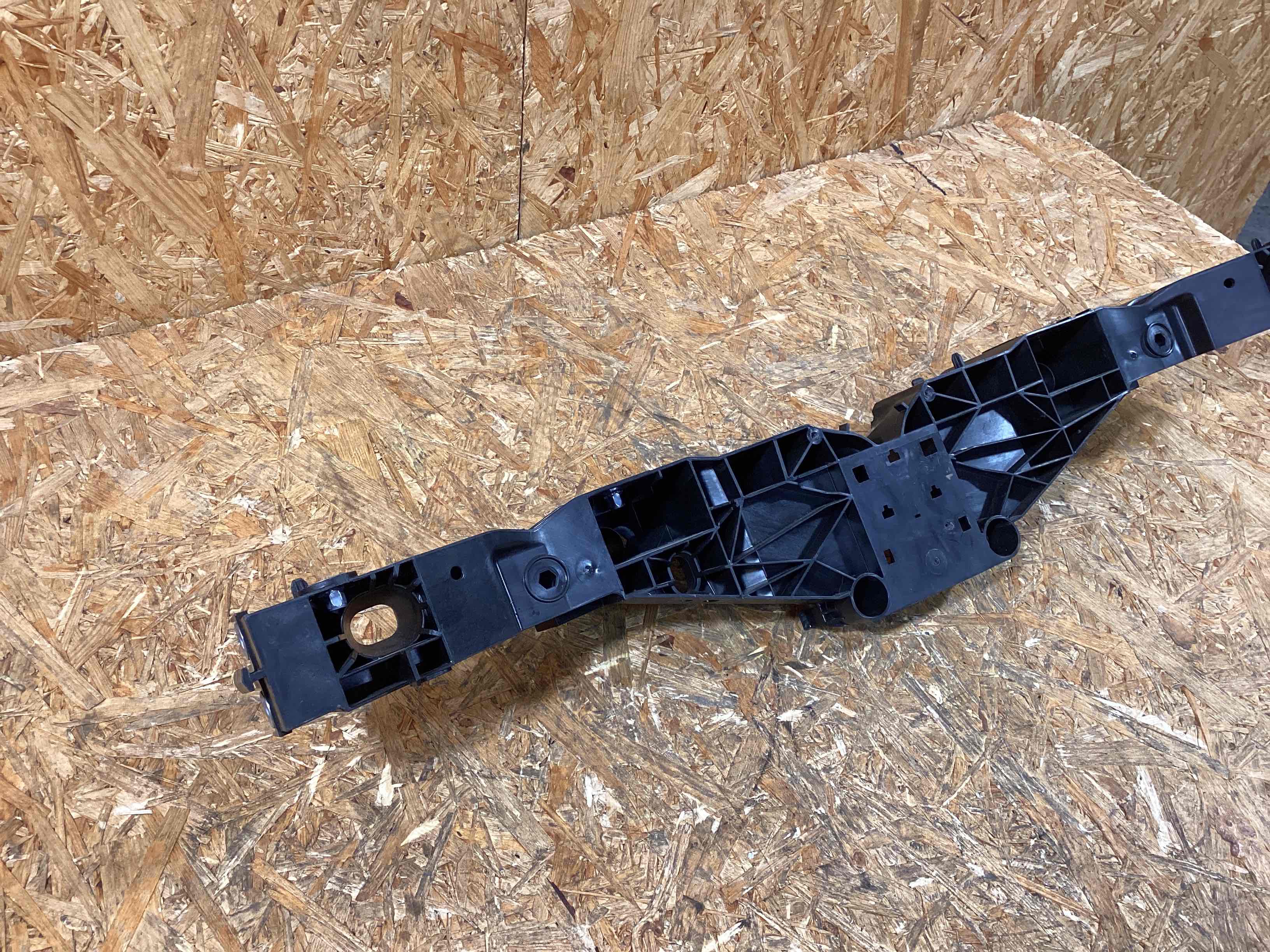 Передняя панель крепления облицовки (телевизор) Porsche Macan 090226-118