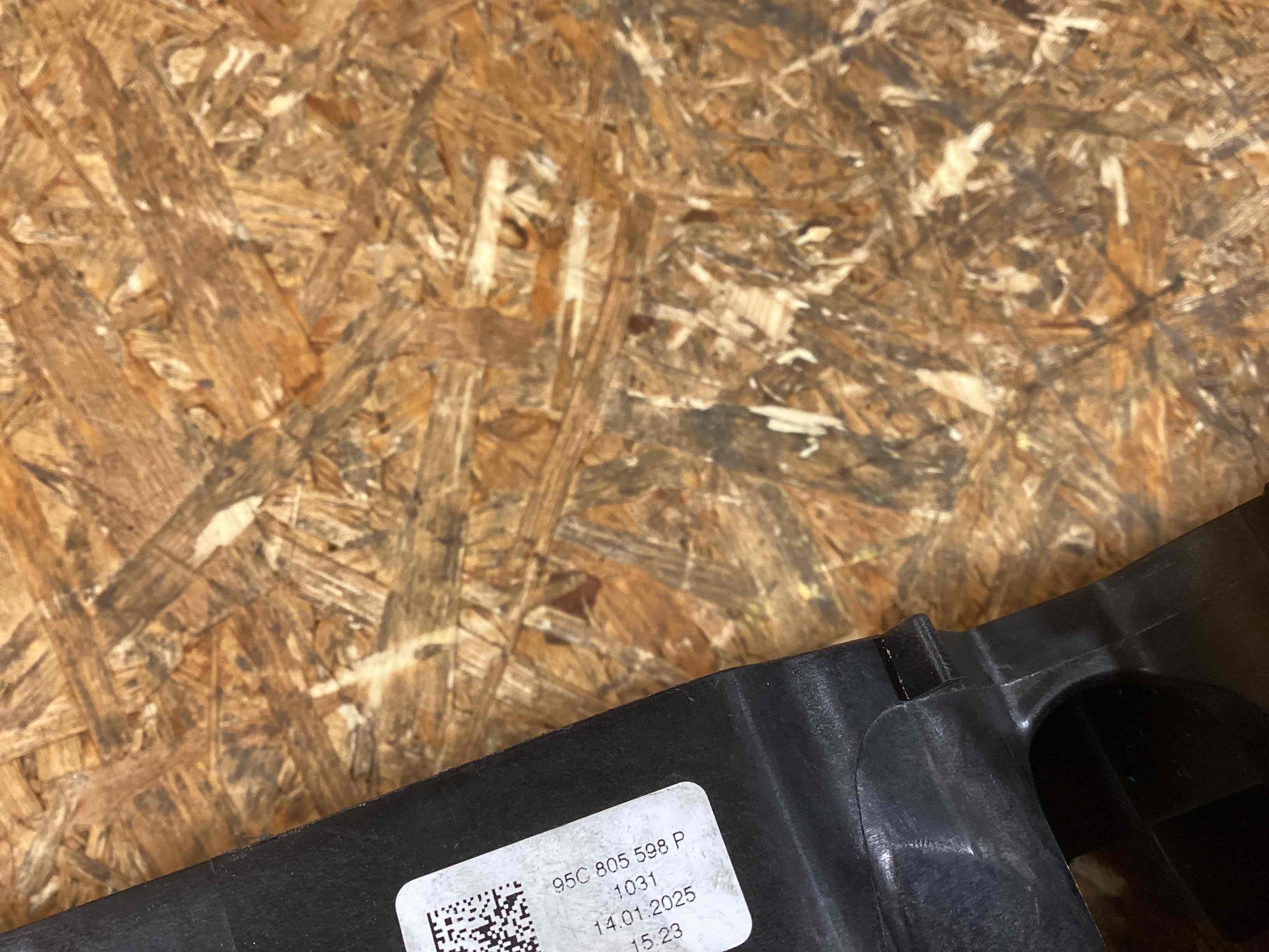 Передняя панель крепления облицовки (телевизор) Porsche Macan 090226-118