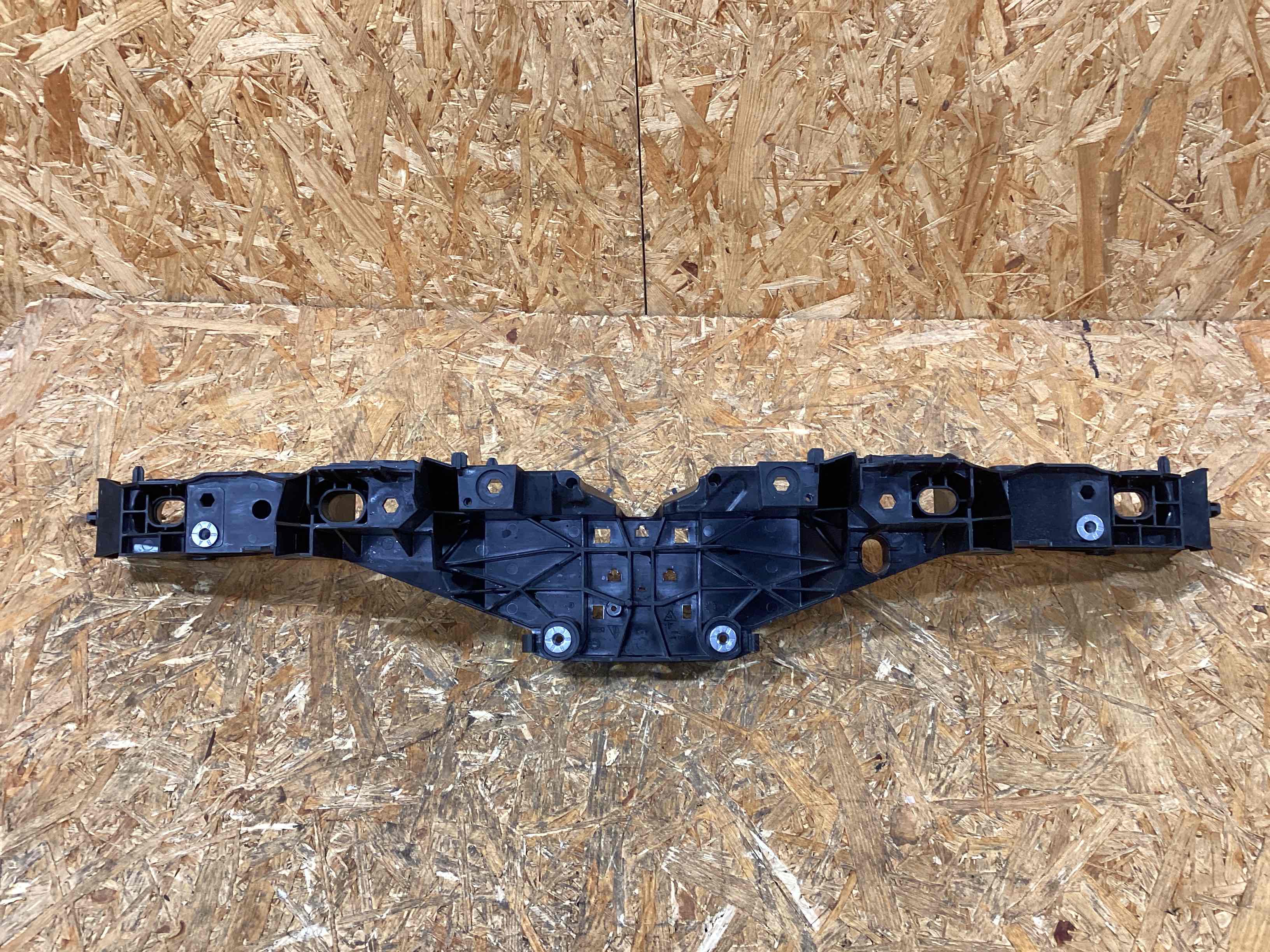 Передняя панель крепления облицовки (телевизор) Porsche Macan 090226-118