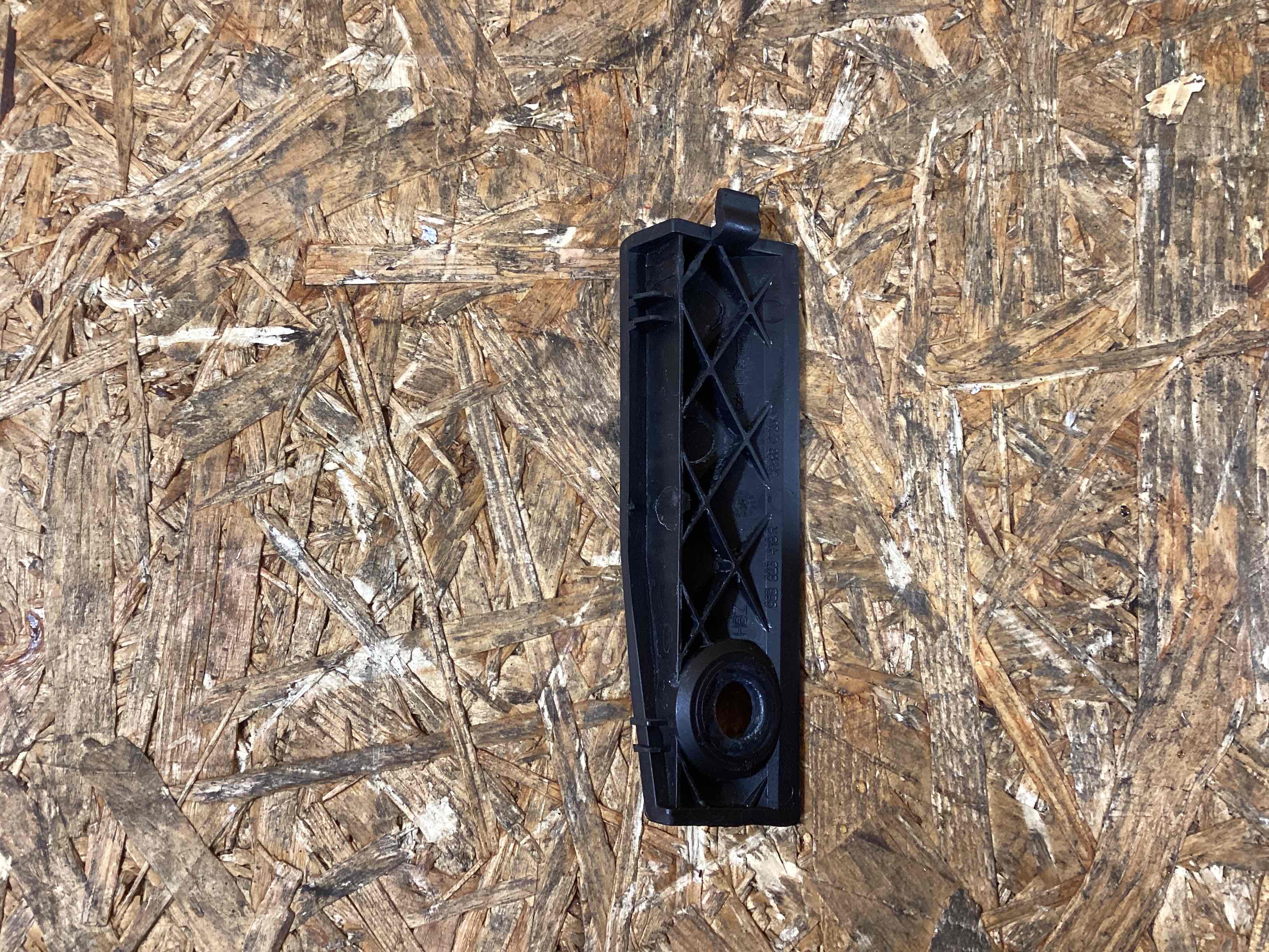 Крепление крыла Porsche Macan 090226-119