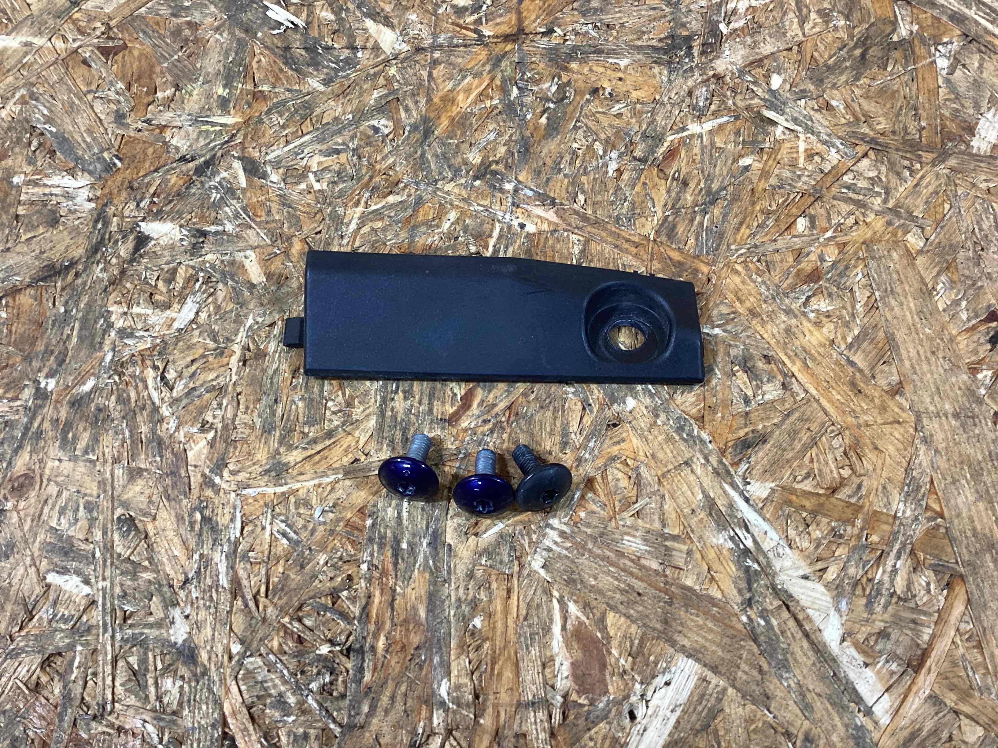 Крепление крыла Porsche Macan 090226-119