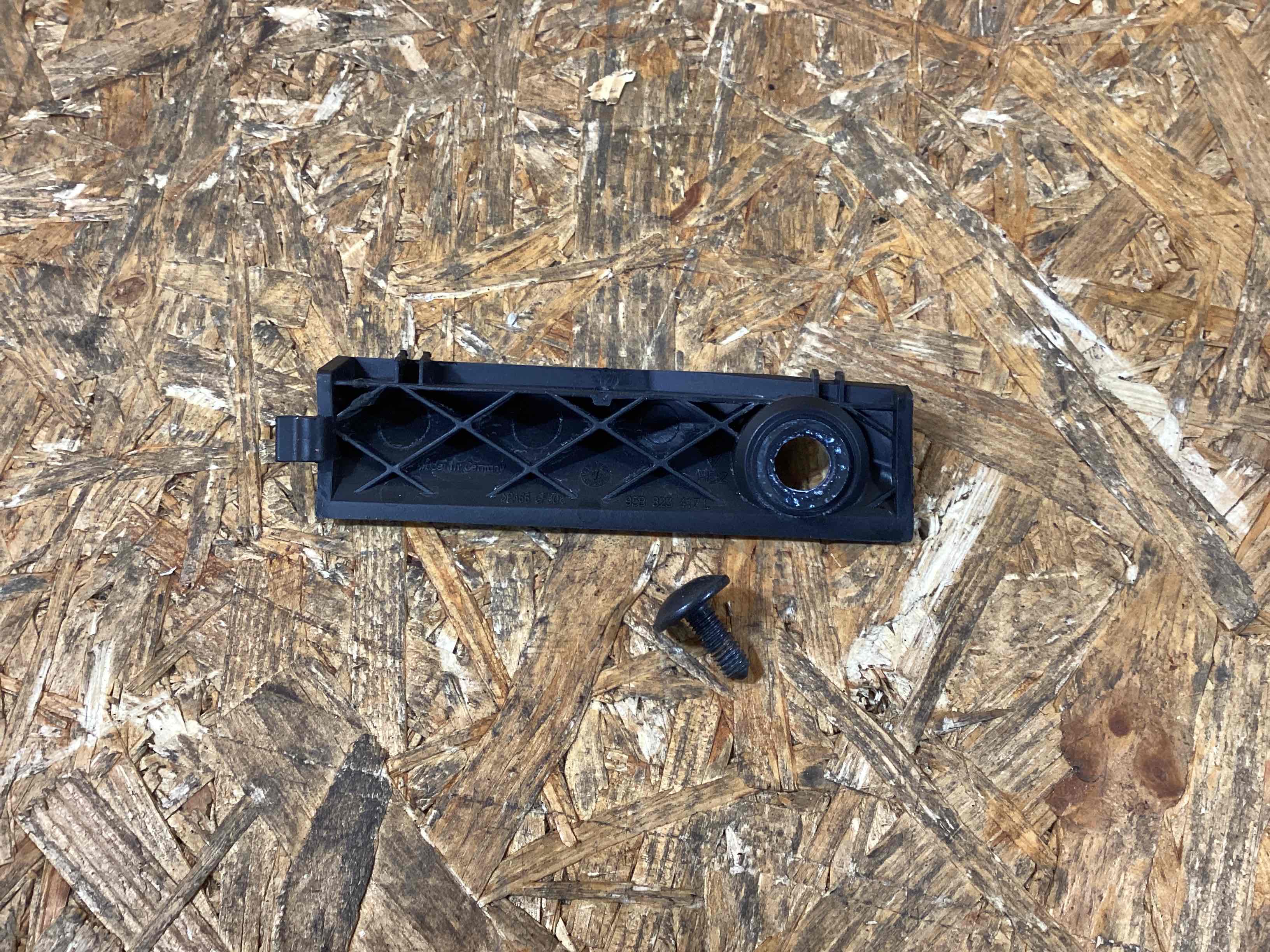 Крепление крыла Porsche Macan 090226-123