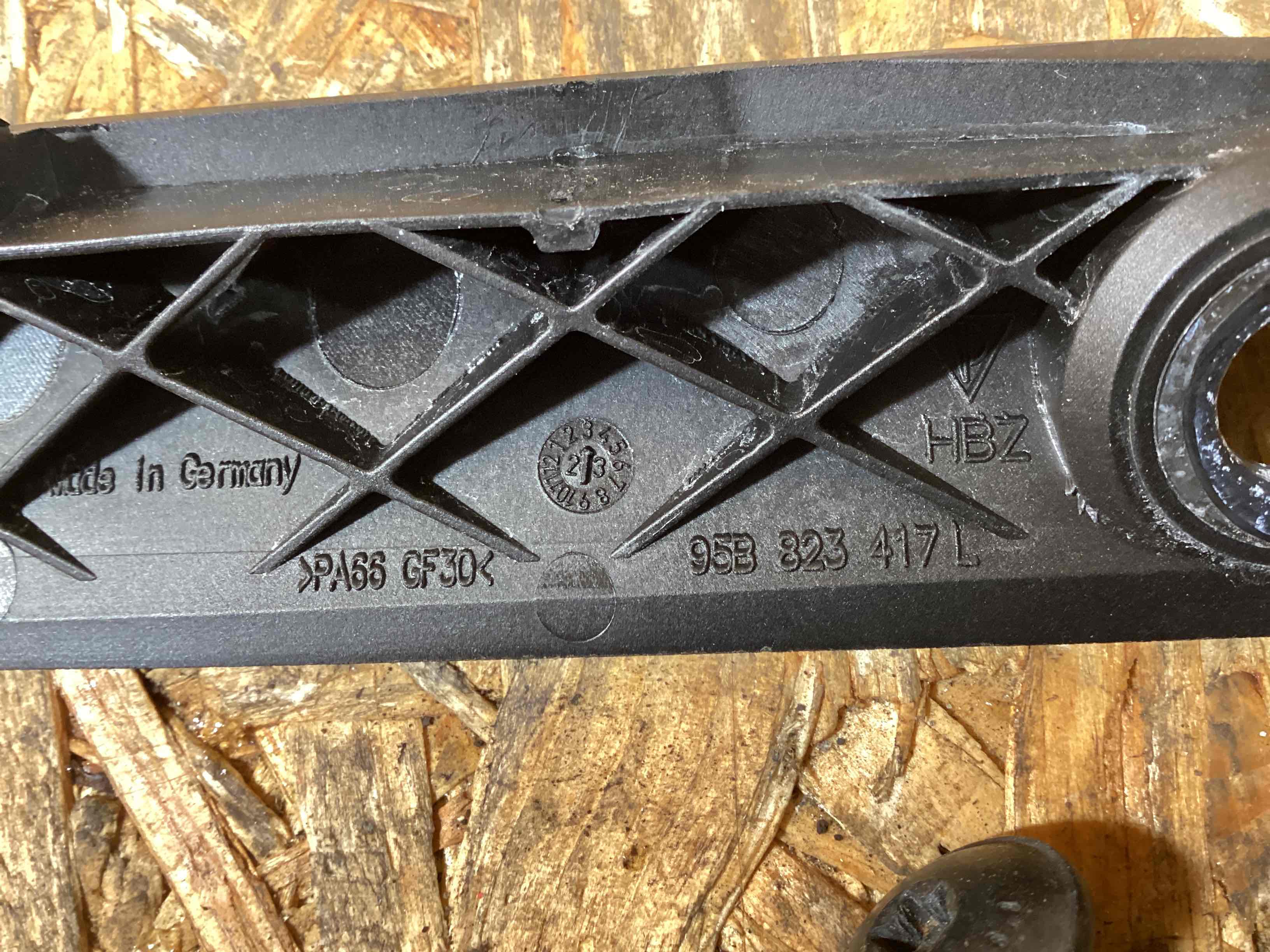 Крепление крыла Porsche Macan 090226-123