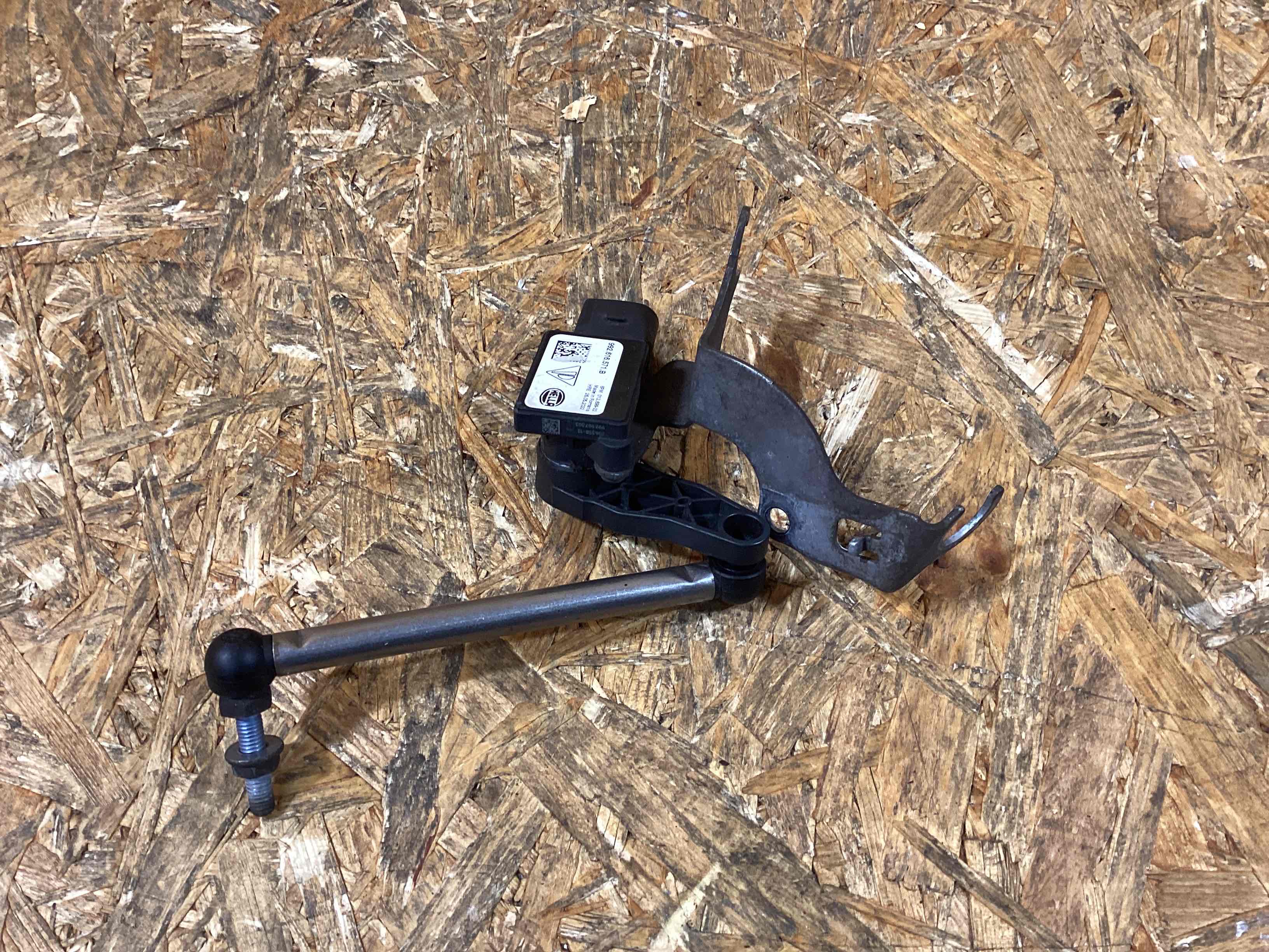 Датчик уровня подвески (клиренса) Porsche 911 090226-124