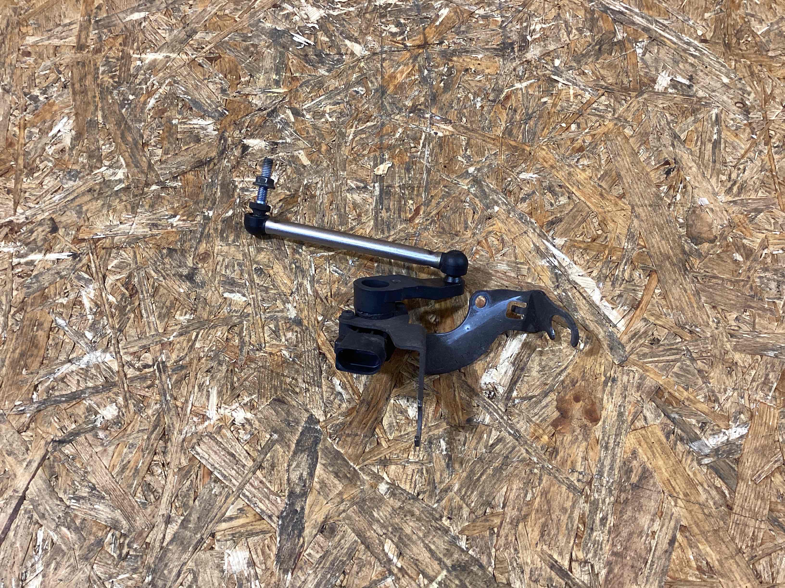 Датчик уровня подвески (клиренса) Porsche 911 090226-124