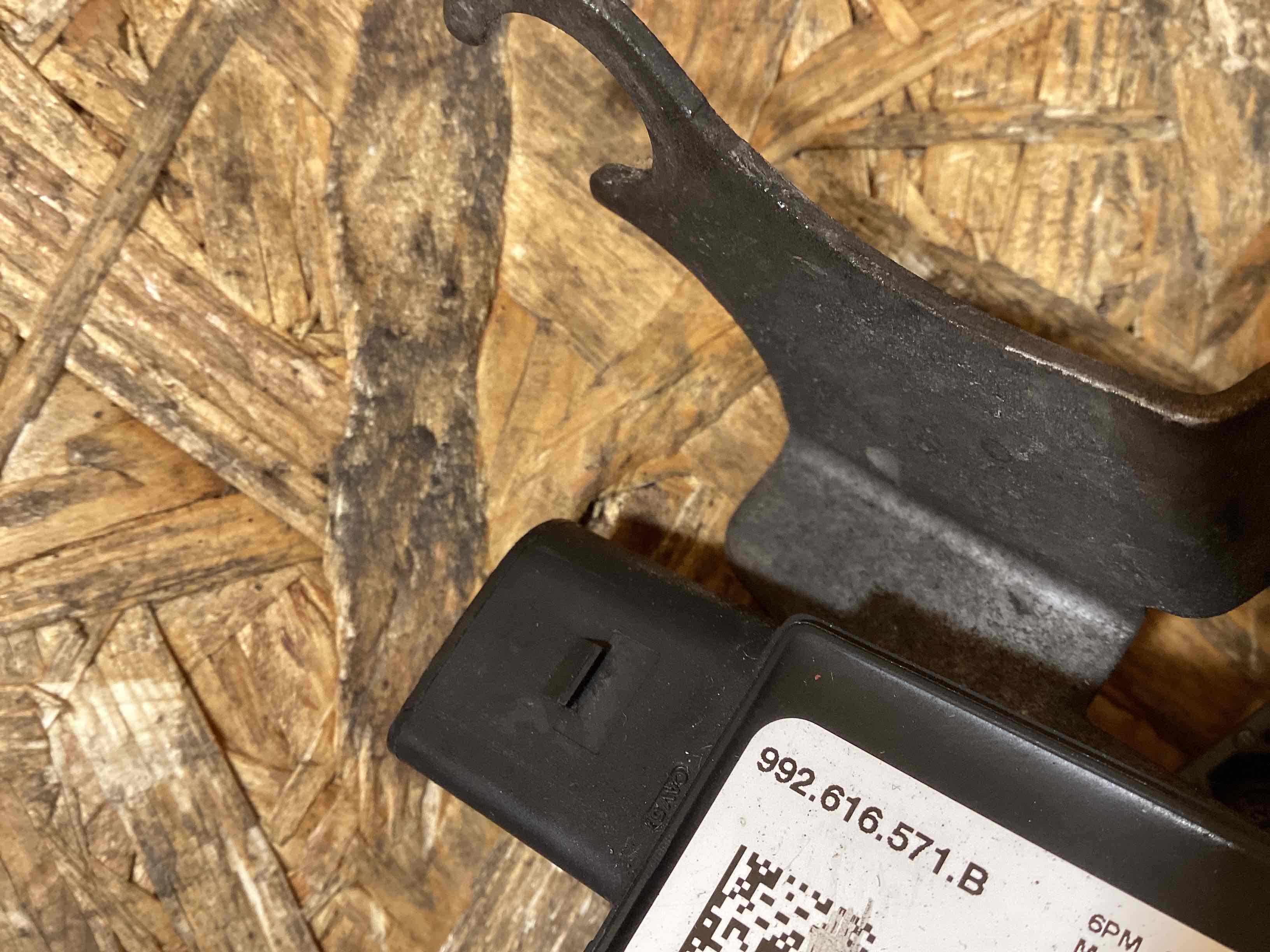 Датчик уровня подвески (клиренса) Porsche 911 090226-124